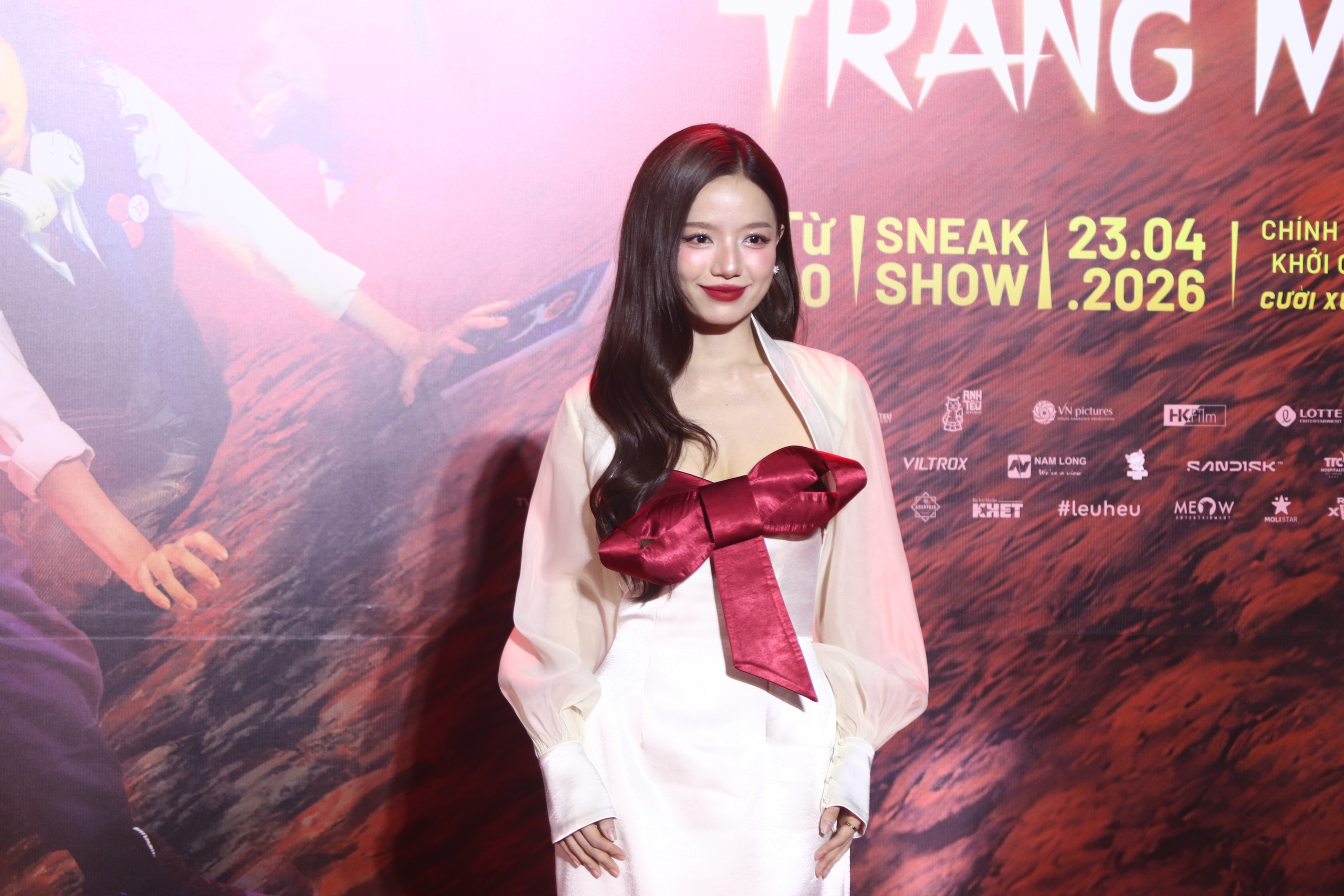 Việt Hương v&agrave; V&acirc;n Sơn hội ngộ tại ra mắt phim Đại tiệc trăng m&aacute;u 8 - Ảnh 5.