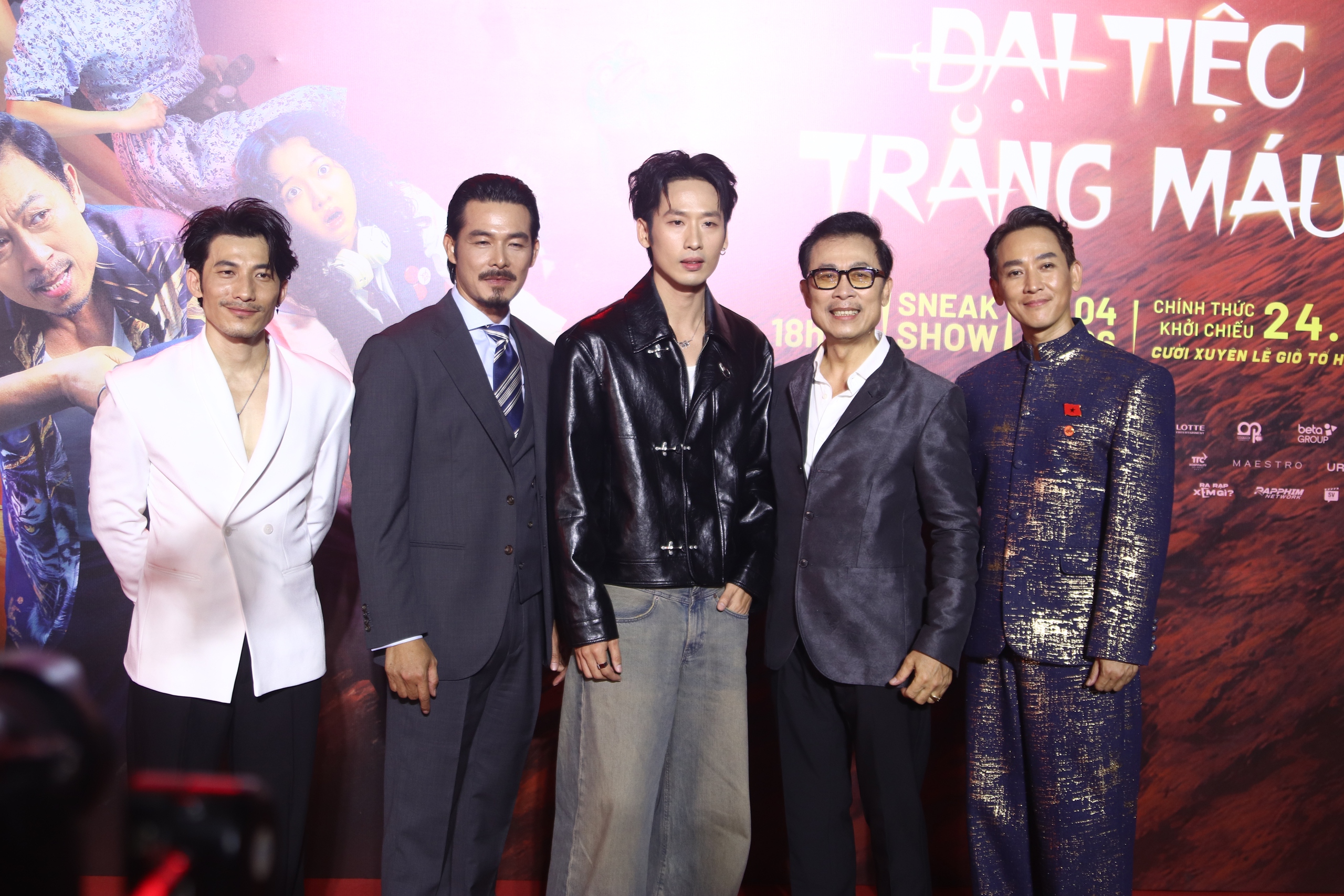 Việt Hương v&agrave; V&acirc;n Sơn hội ngộ tại ra mắt phim Đại tiệc trăng m&aacute;u 8 - Ảnh 7.