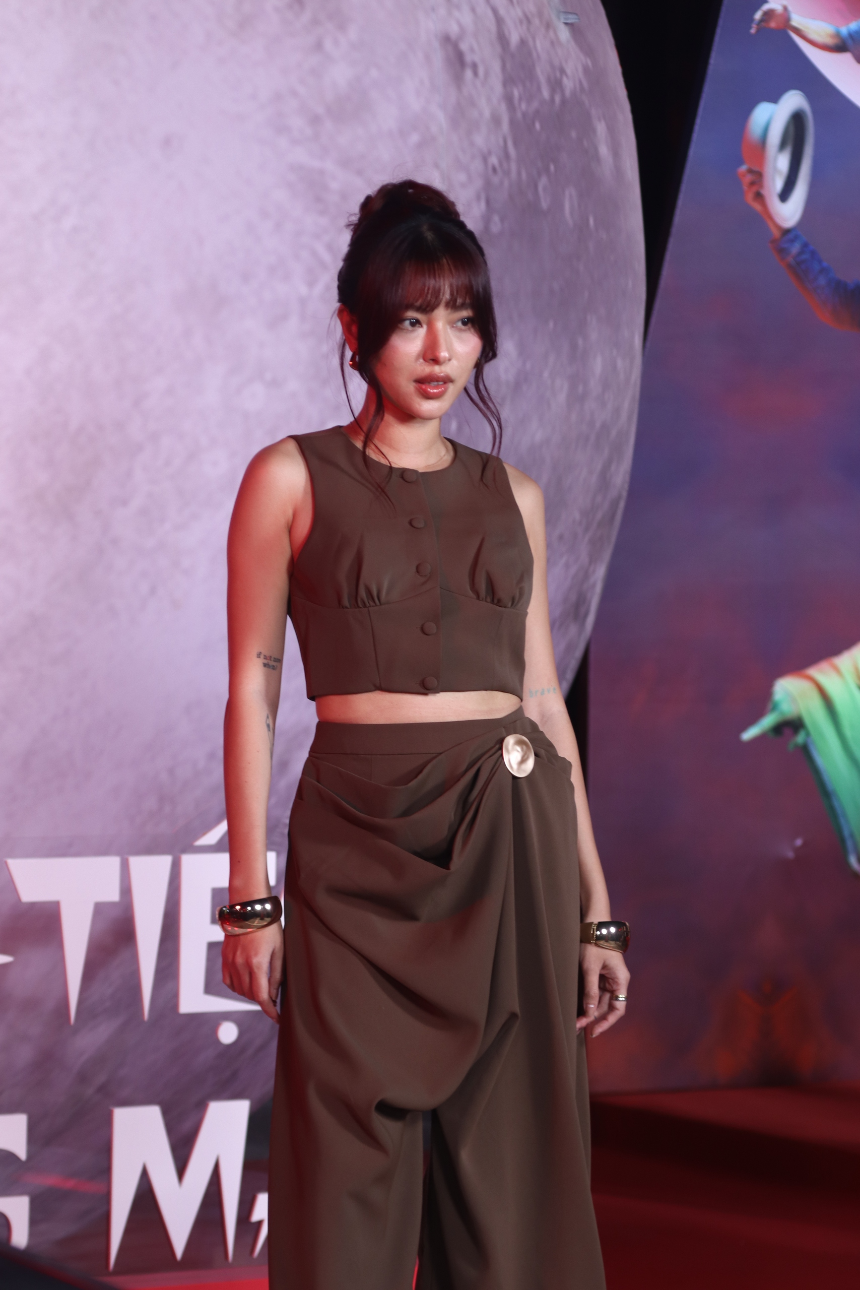 Việt Hương v&agrave; V&acirc;n Sơn hội ngộ tại ra mắt phim Đại tiệc trăng m&aacute;u 8 - Ảnh 6.