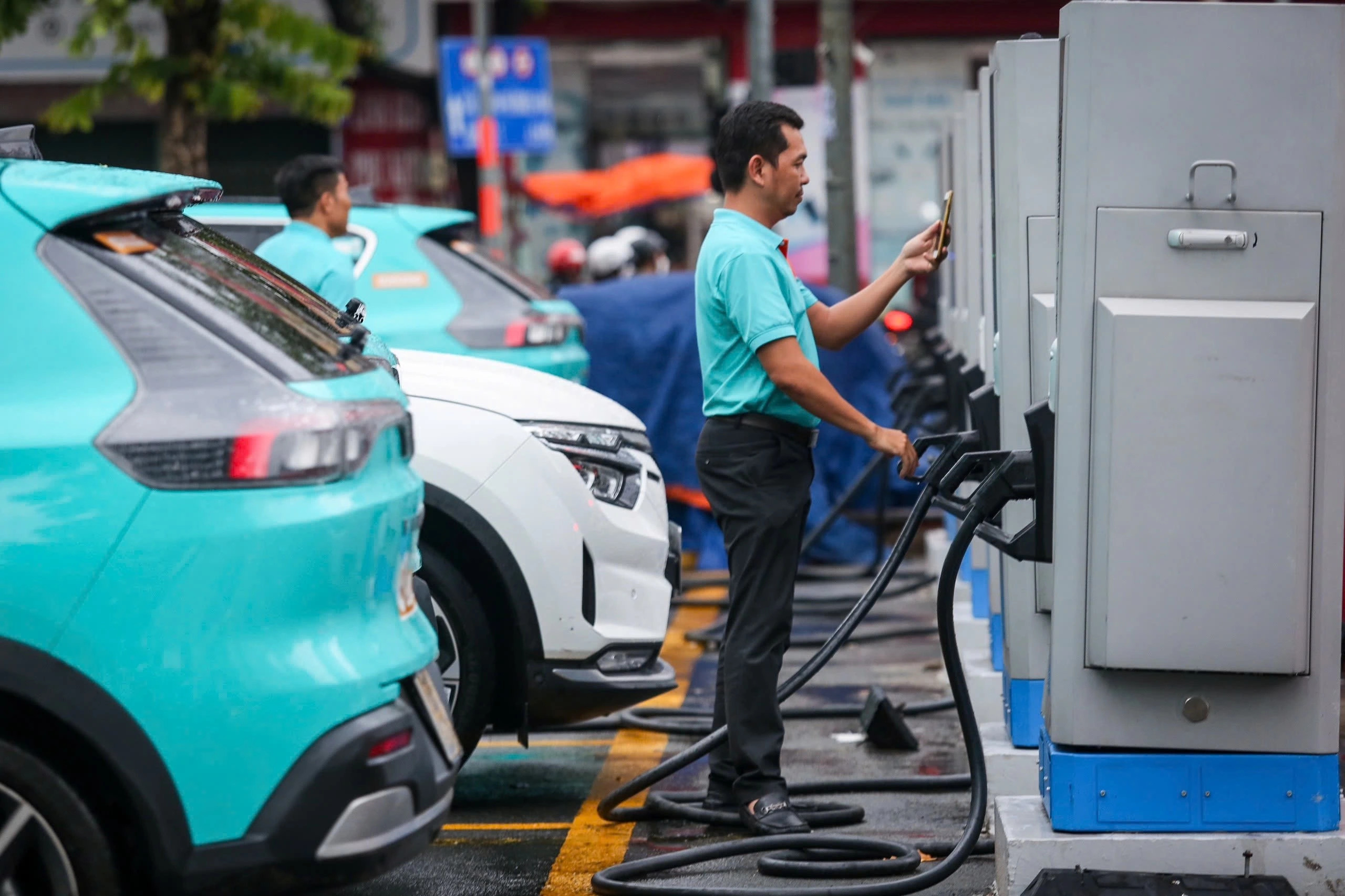 Thuê ô tô điện tự lái dịp lễ, cần lưu ý gì? - Ảnh 2.