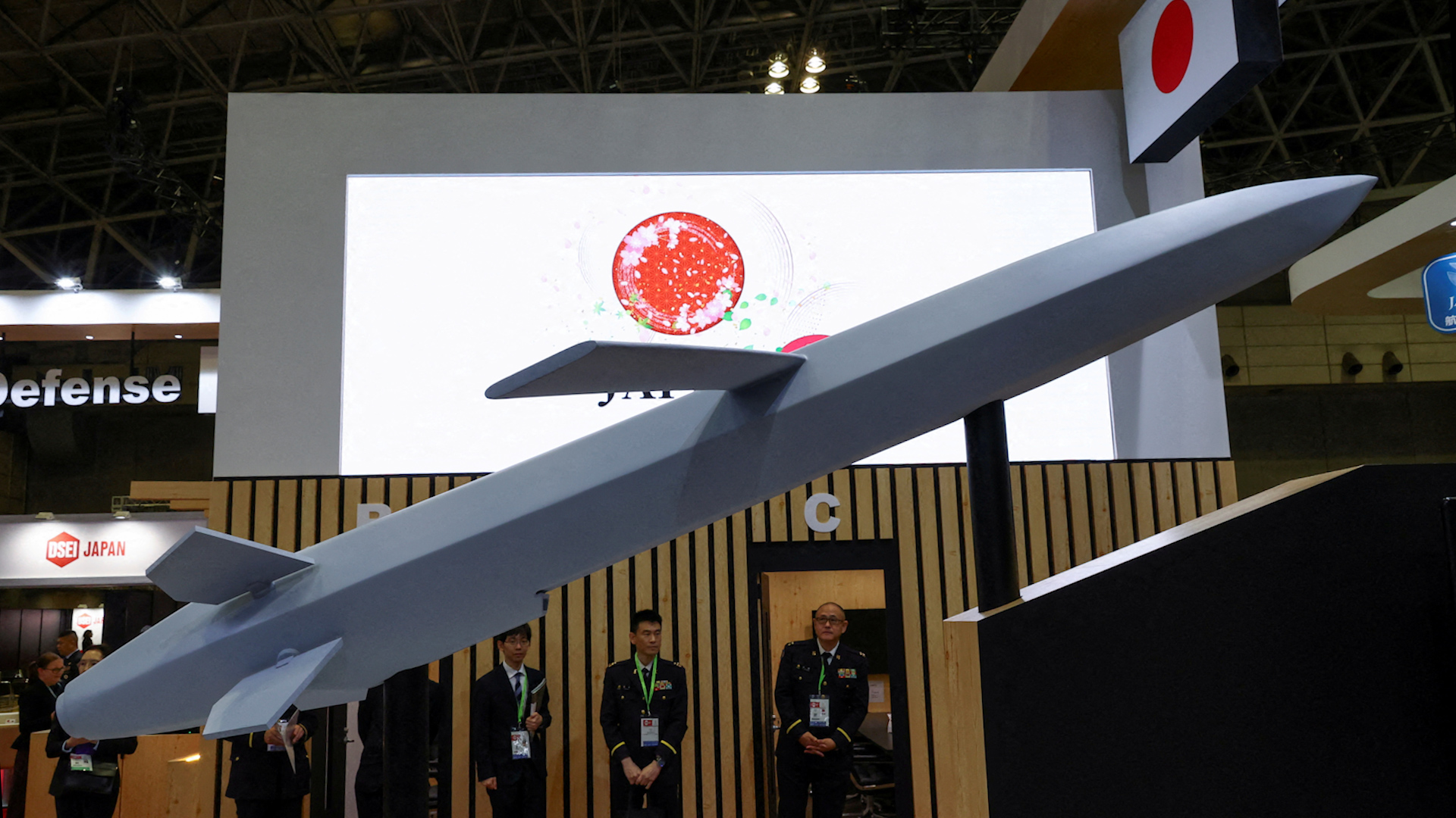 Nhật Bản bãi bỏ hạn chế xuất khẩu vũ khí, mở cửa thị trường toàn cầu - Ảnh 1.