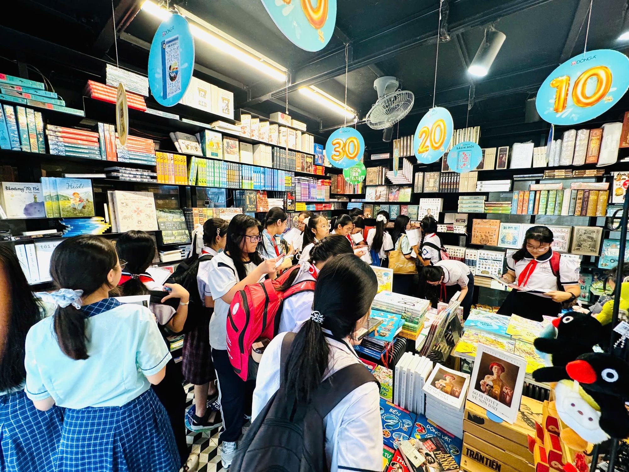 Nhu cầu đọc sách đang có sự chuyển dịch- Ảnh 1.