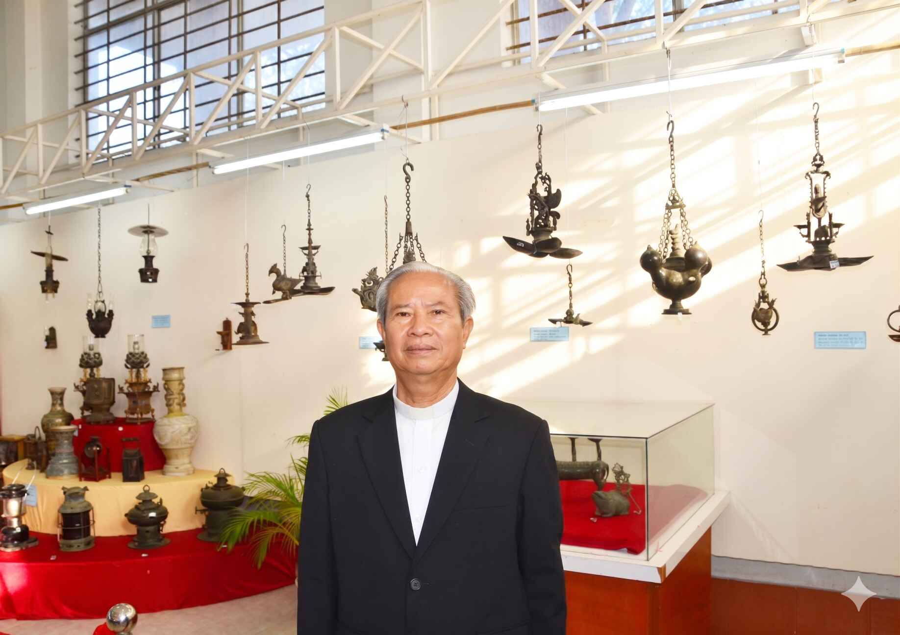 Buồn vui nghề s&aacute;ch: 'C&otilde;i v&otilde; l&acirc;m' của c&aacute;c cao thủ- Ảnh 1.