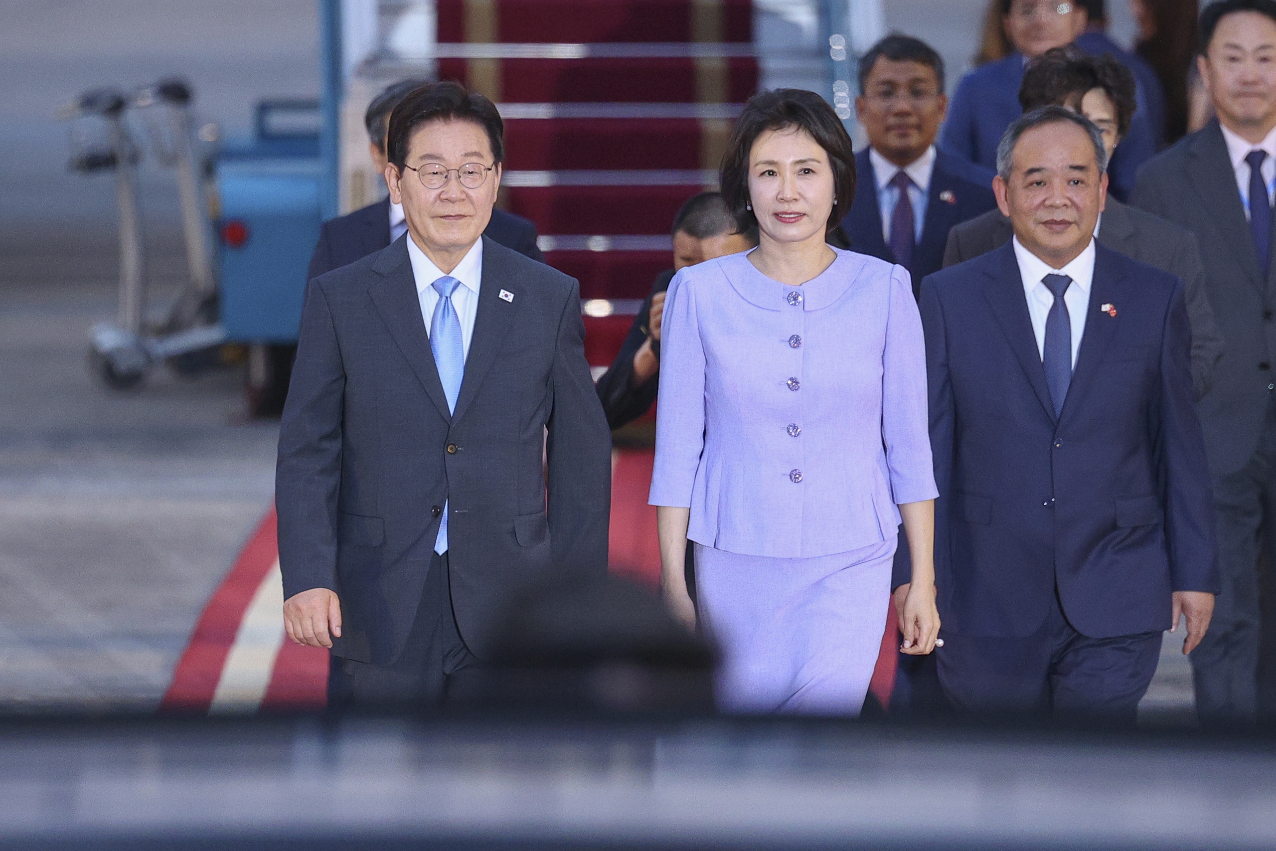 Tổng thống Hàn Quốc và Phu nhân bắt đầu chuyến thăm cấp Nhà nước Việt Nam - Ảnh 3.