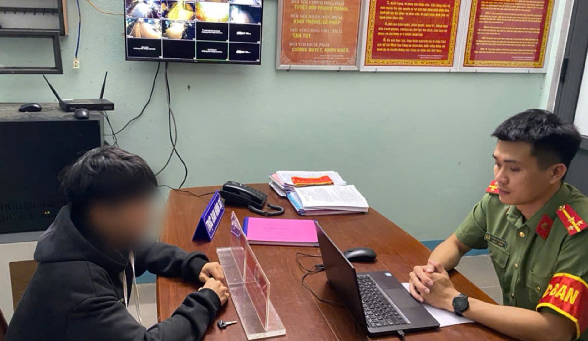 Giao dịch món đồ 250.000 đồng, nam sinh lớp 10 bị dẫn dụ 'sập bẫy' lừa đảo- Ảnh 1.