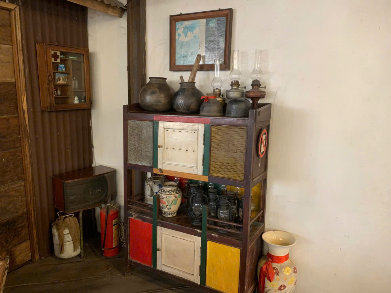 Độc đ&aacute;o qu&aacute;n c&agrave; ph&ecirc; chỉ to&agrave;n phế liệu nhưng kh&aacute;ch đến kh&ocirc;ng ngừng - Ảnh 13.