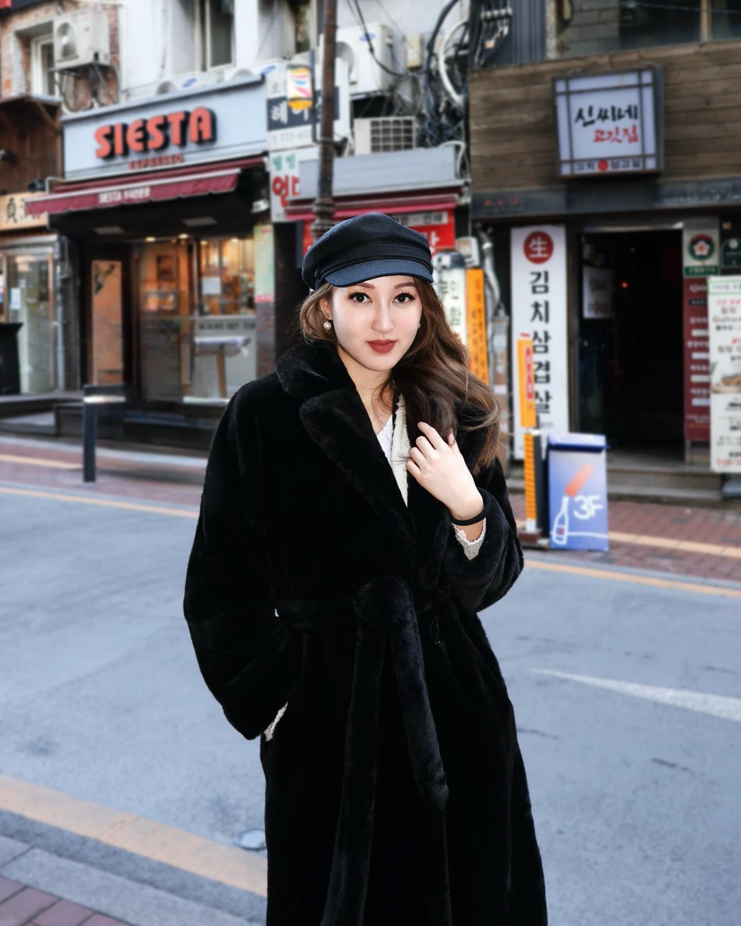 Cuộc sống sang chảnh của &Aacute; hậu Hồng K&ocirc;ng sau ly h&ocirc;n đại gia hơn 40 tuổi - Ảnh 9.