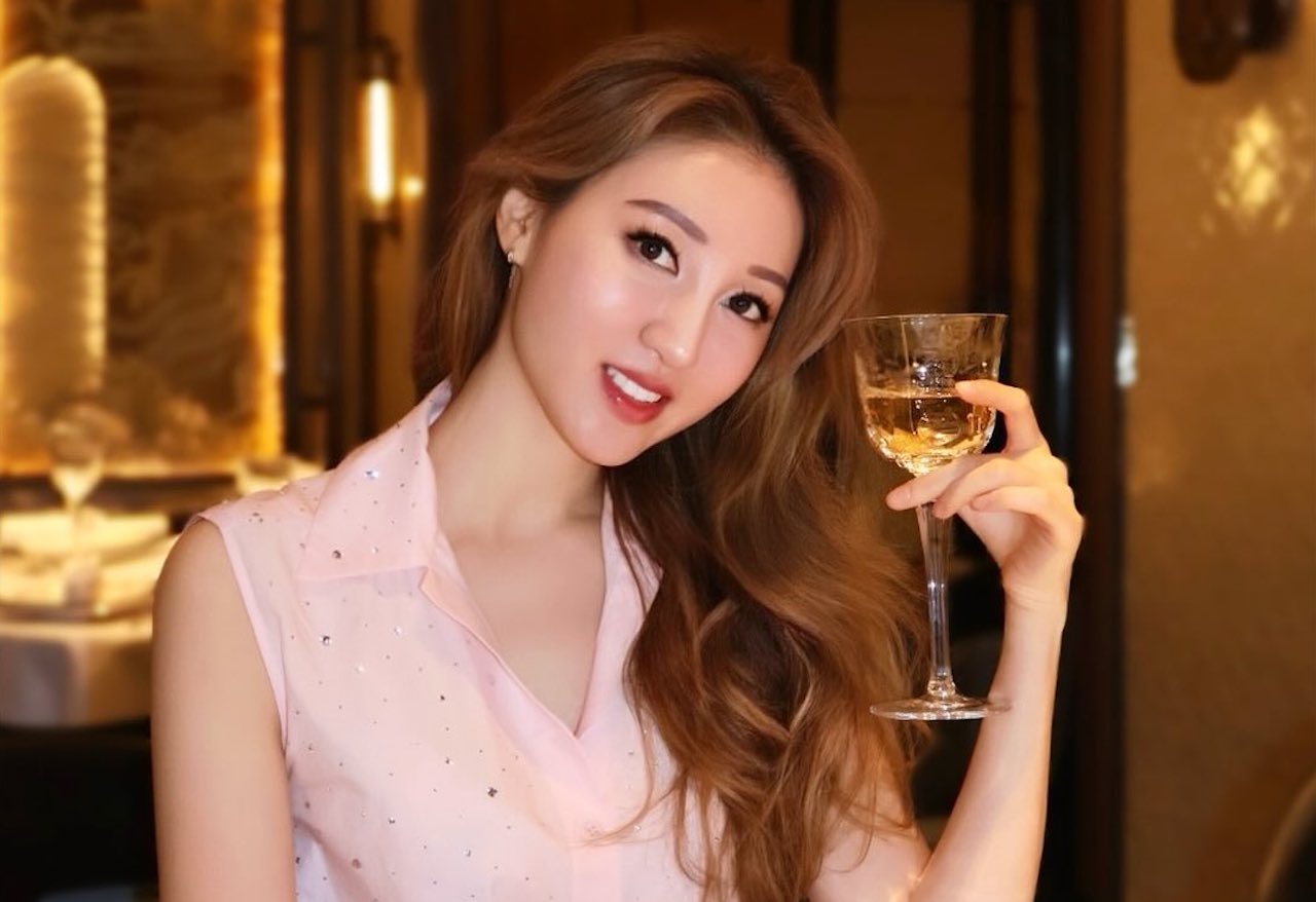 Cuộc sống sang chảnh của &Aacute; hậu Hồng K&ocirc;ng sau ly h&ocirc;n đại gia hơn 40 tuổi - Ảnh 1.