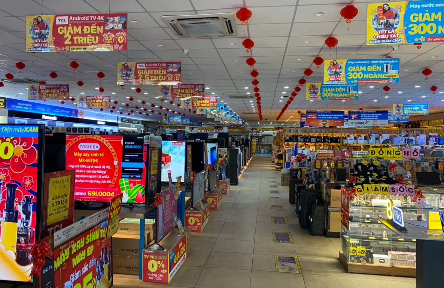 Điện Máy Xanh báo lãi hơn 2.200 tỉ đồng  - Ảnh 1.