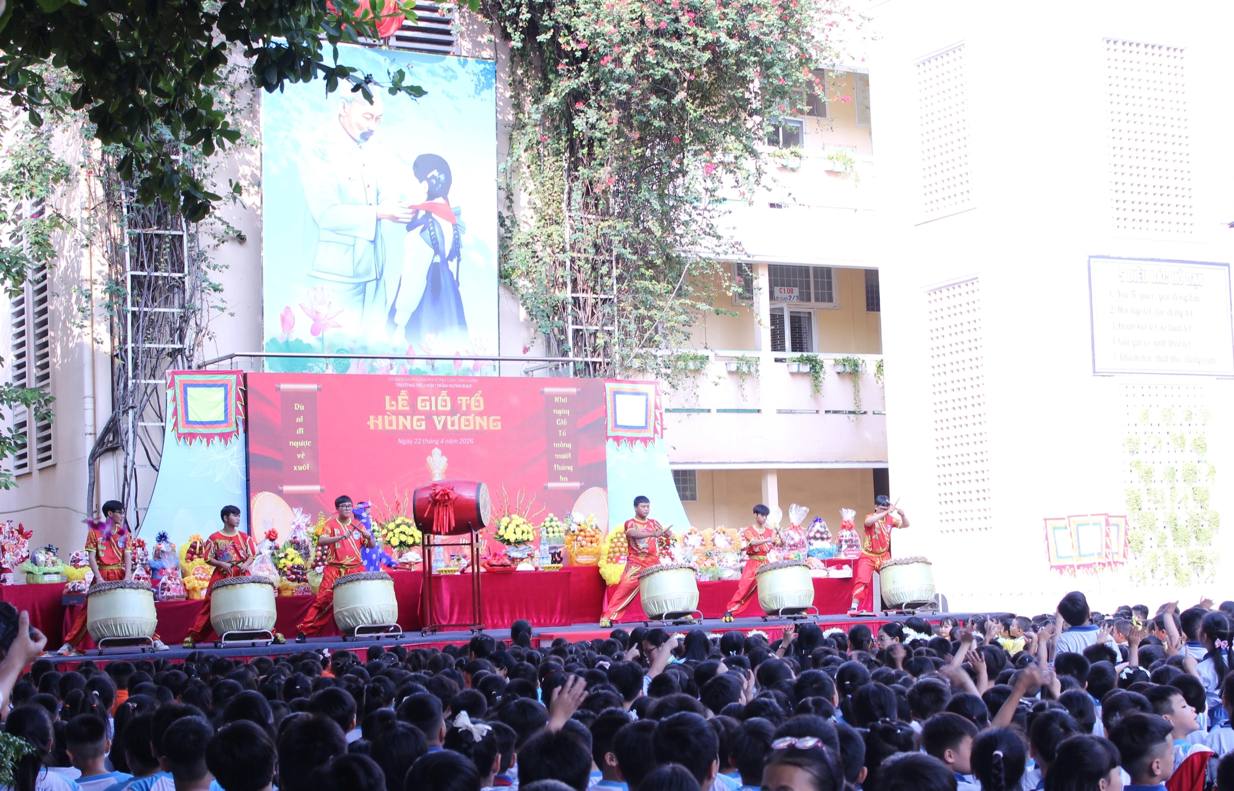 Bất ngờ với hoạt cảnh s&acirc;n khấu h&oacute;a lễ giỗ tổ H&ugrave;ng Vương tại TP.HCM - Ảnh 1.