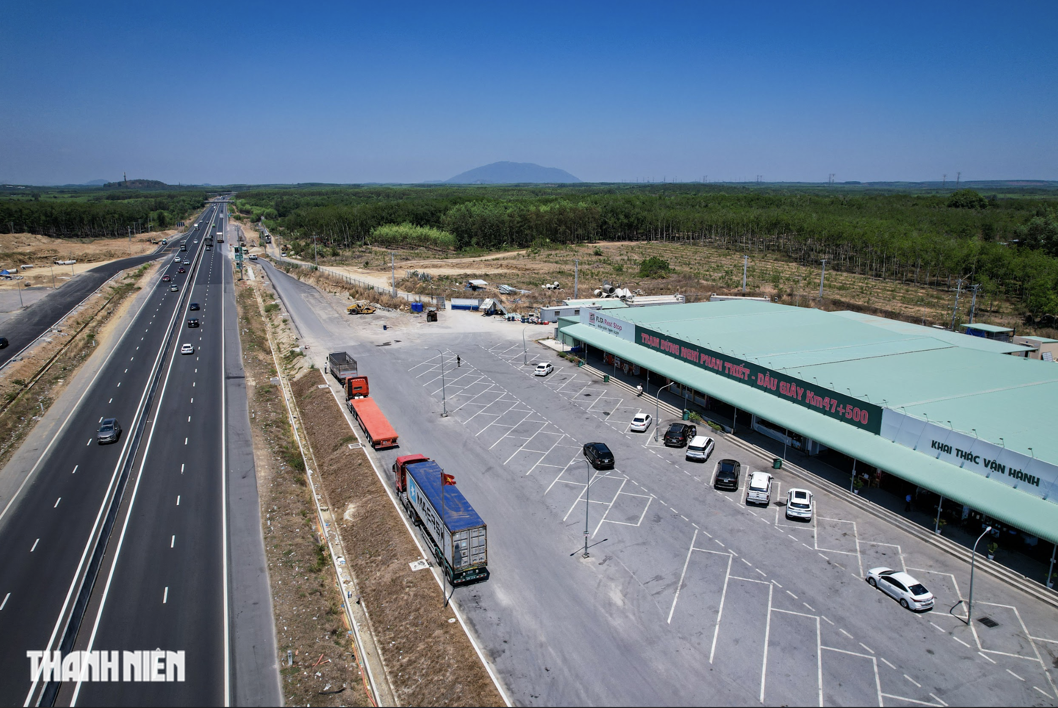 Cao tốc TP.HCM - V&acirc;n Phong thiếu trạm dừng, t&agrave;i xế lưu &yacute; dịp 30.4 - 1.5 - Ảnh 2.