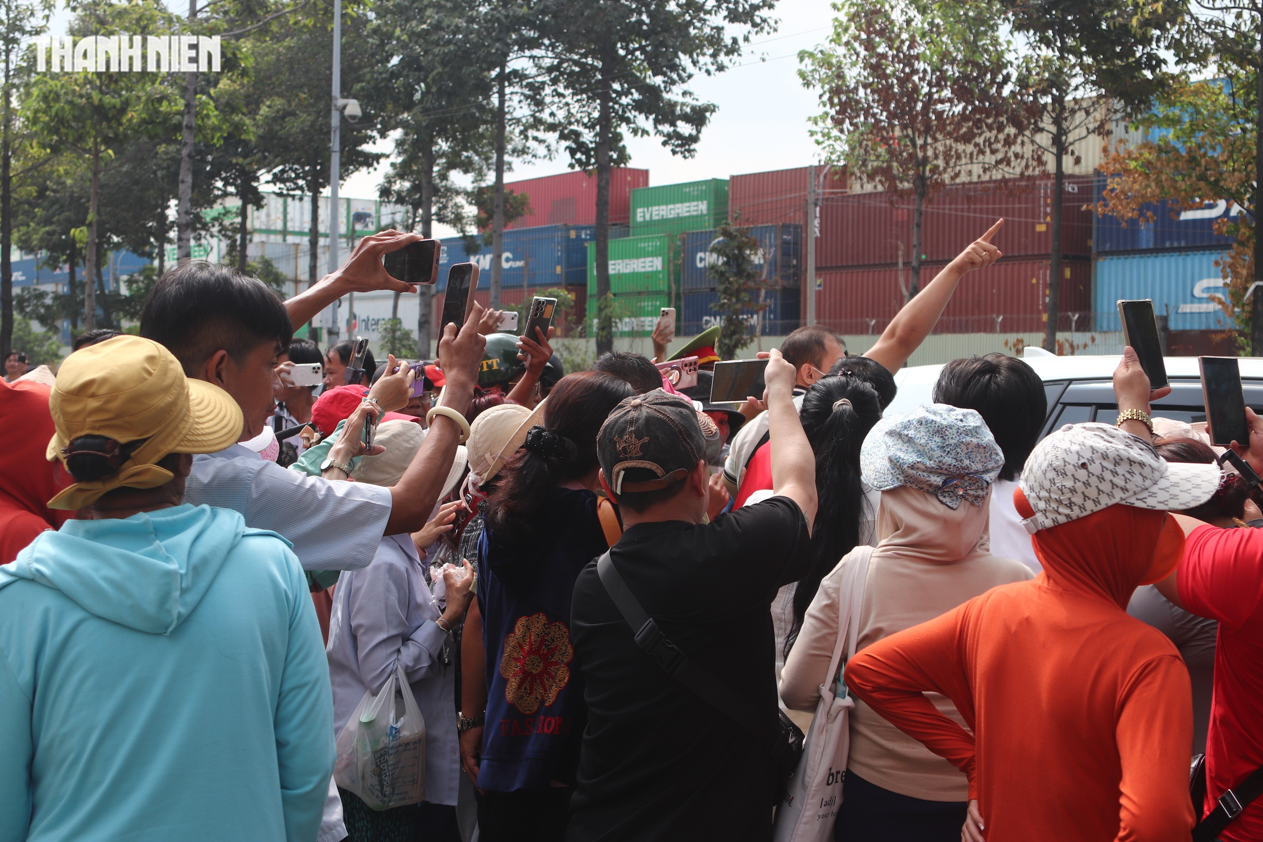 Hoãn phiên tòa phúc thẩm vụ tranh chấp thừa kế của cố NSƯT Vũ Linh - Ảnh 4.