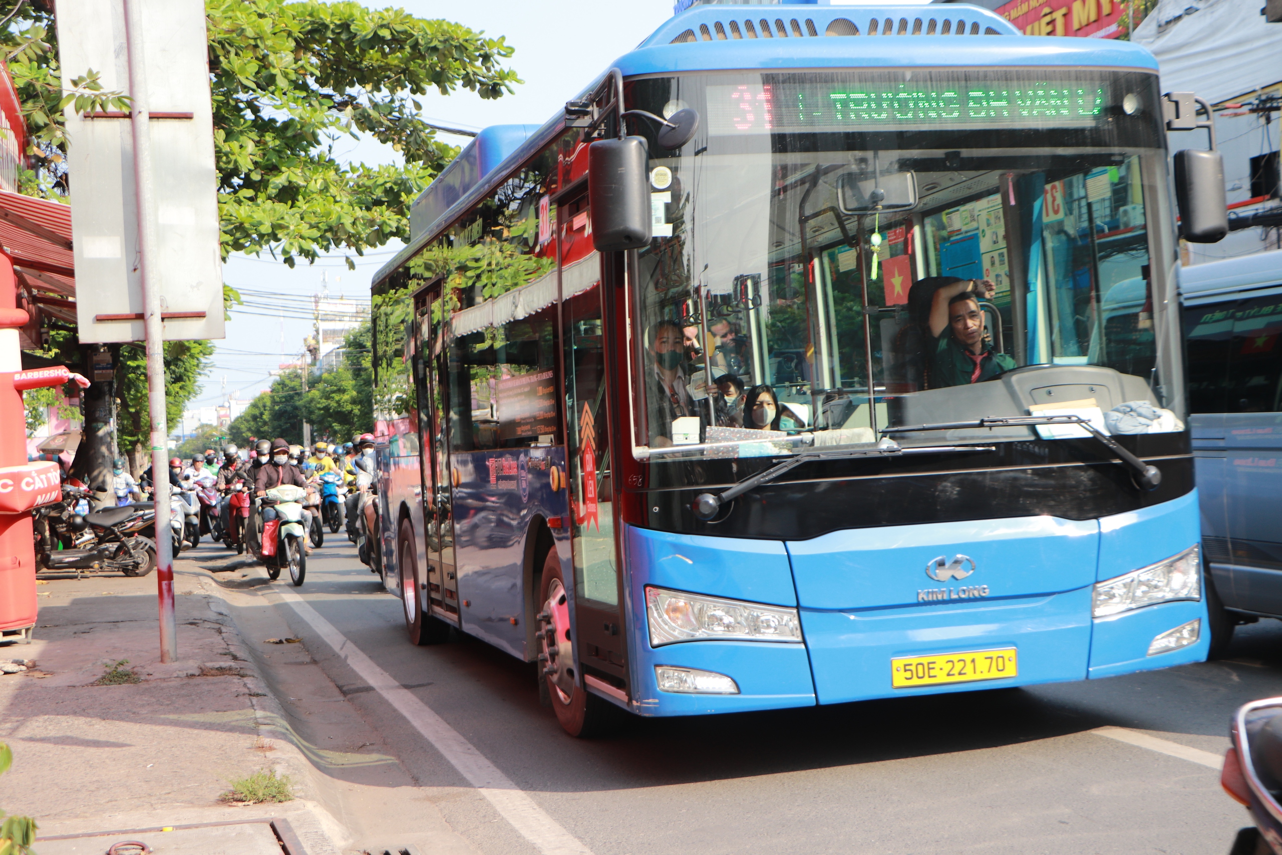 Sau khi tăng b&atilde;i xe gần trạm, TP.HCM t&iacute;nh th&ecirc;m loạt tiện &iacute;ch h&uacute;t kh&aacute;ch đi - Ảnh 1.