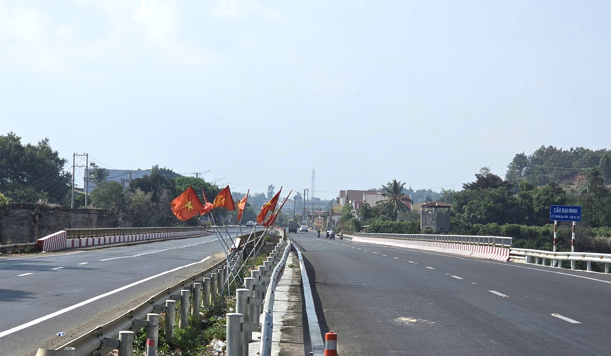 Xe được lưu thông qua cầu cạn đèo Mimosa Đà Lạt, cầu Đại Ninh và Đại Nga  - Ảnh 4.