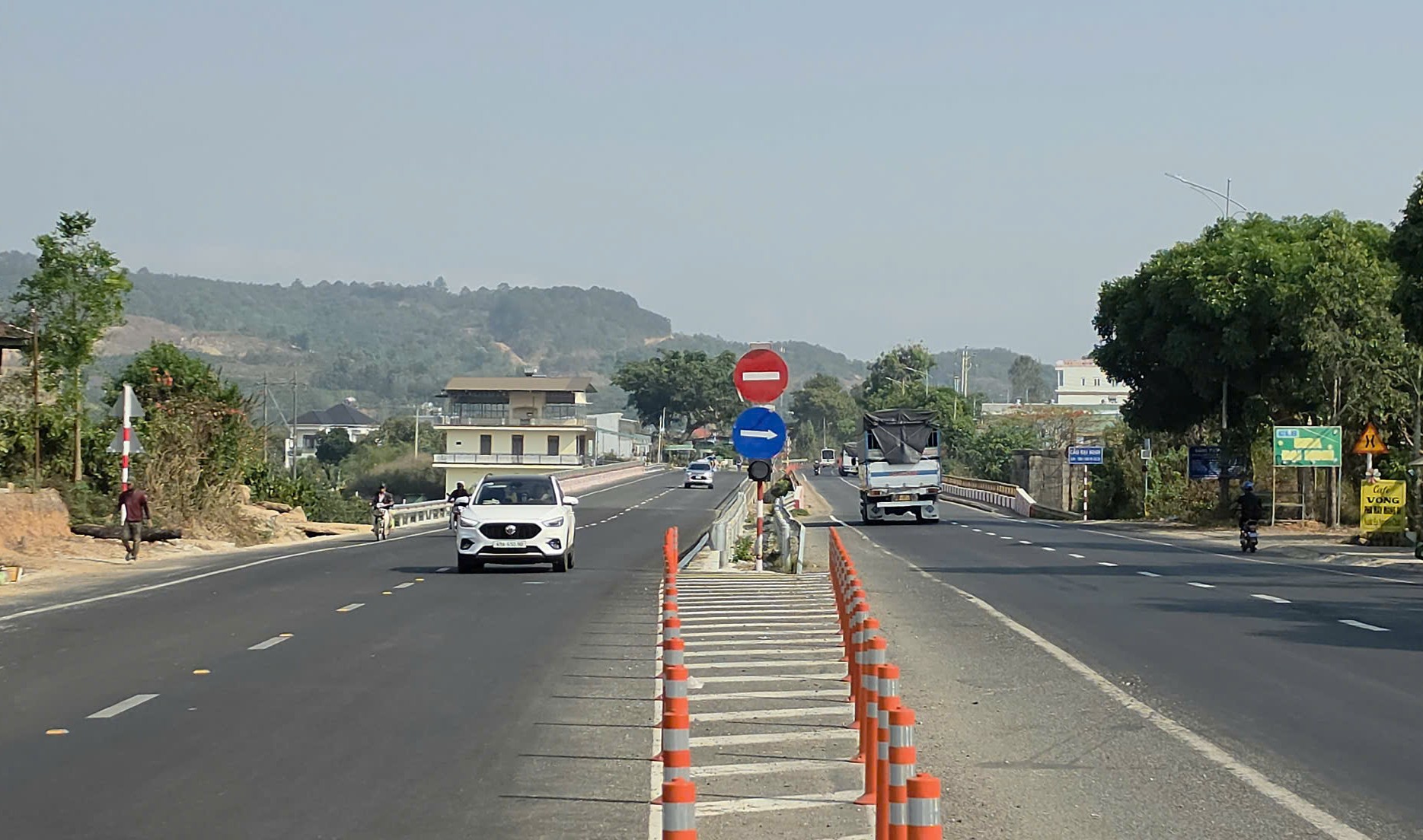 Xe được lưu thông qua cầu cạn đèo Mimosa Đà Lạt, cầu Đại Ninh và Đại Nga  - Ảnh 3.