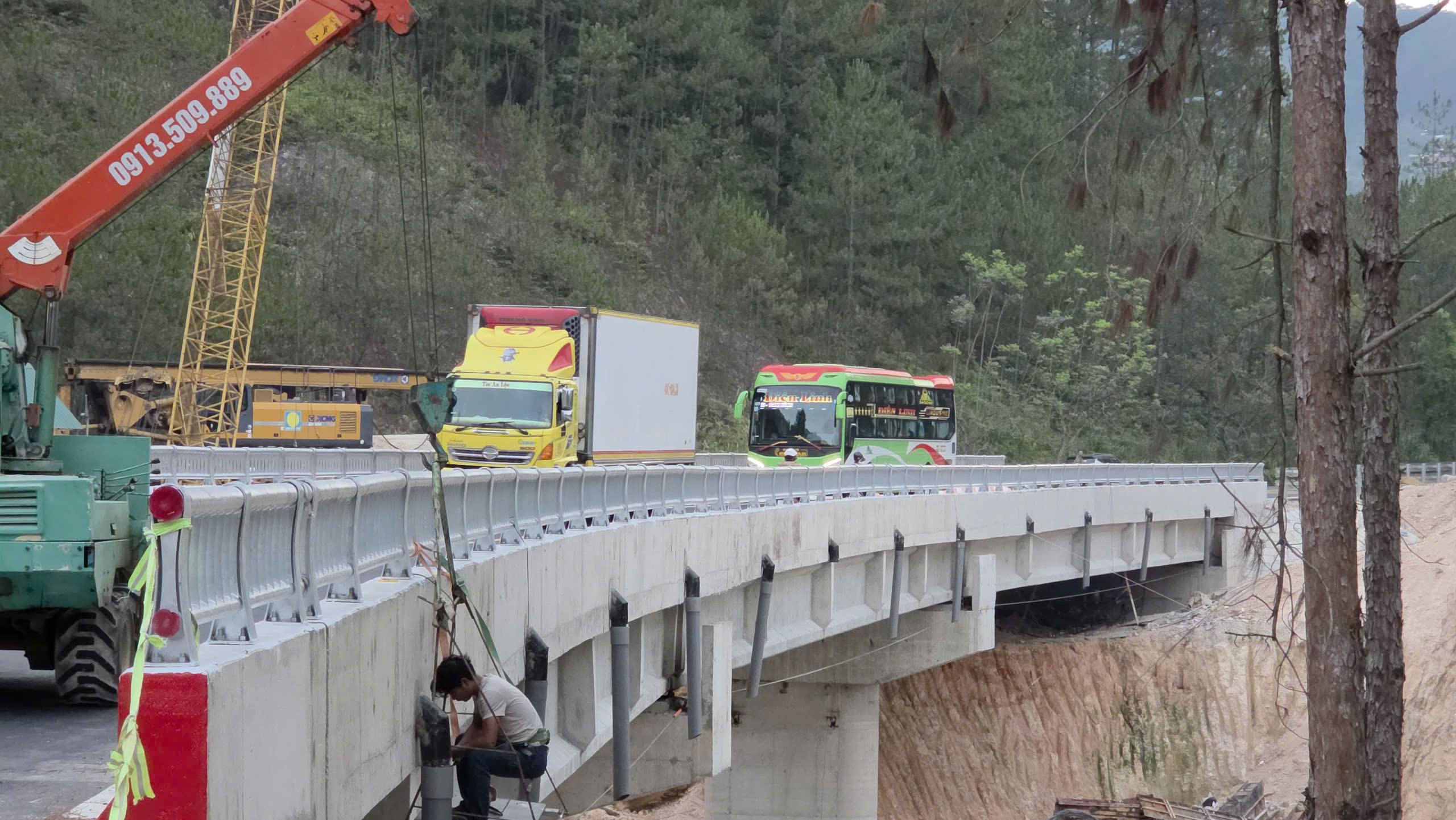Xe được lưu thông qua cầu cạn đèo Mimosa Đà Lạt, cầu Đại Ninh và Đại Nga  - Ảnh 7.