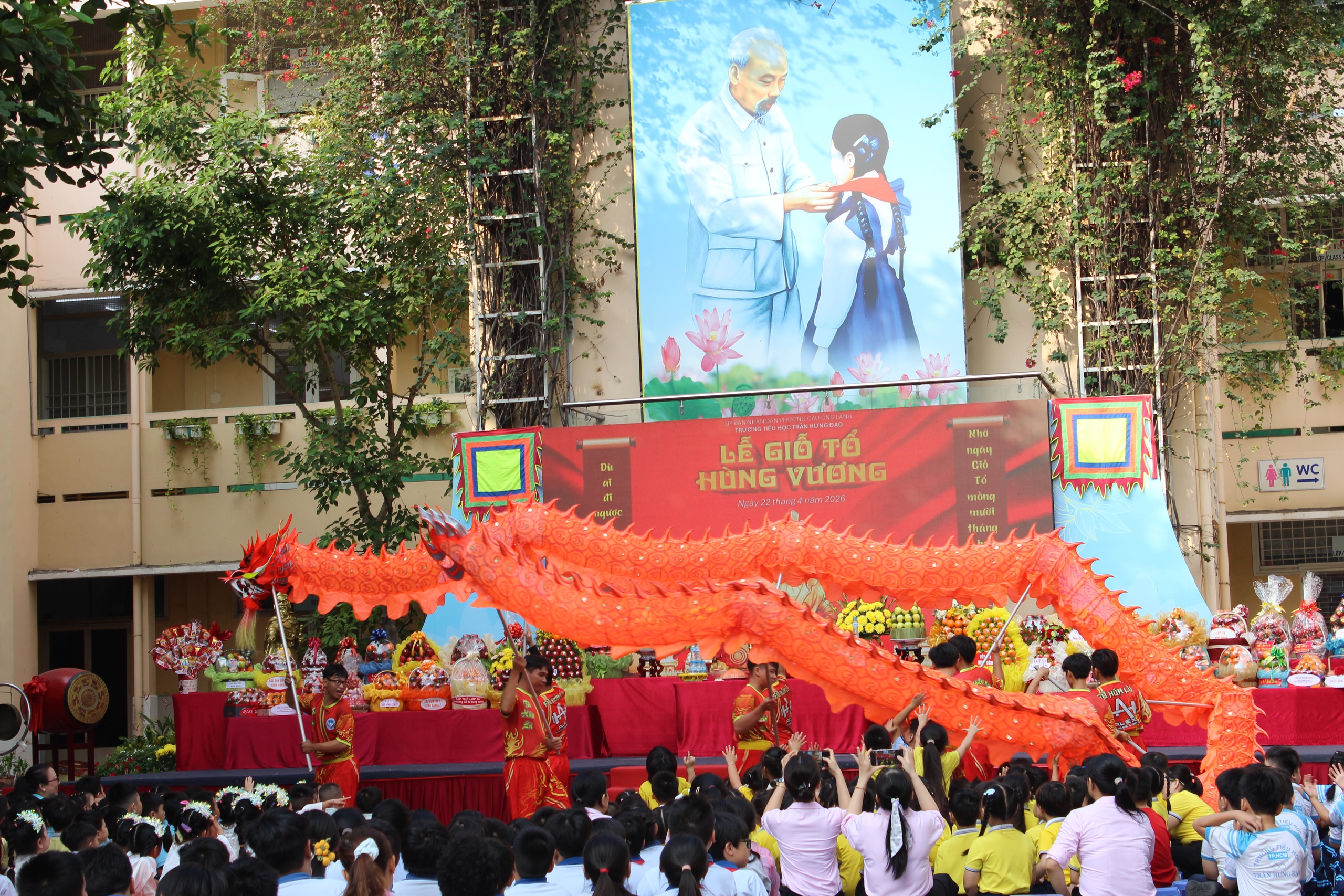 Bất ngờ với hoạt cảnh s&acirc;n khấu h&oacute;a lễ giỗ tổ H&ugrave;ng Vương tại TP.HCM - Ảnh 2.