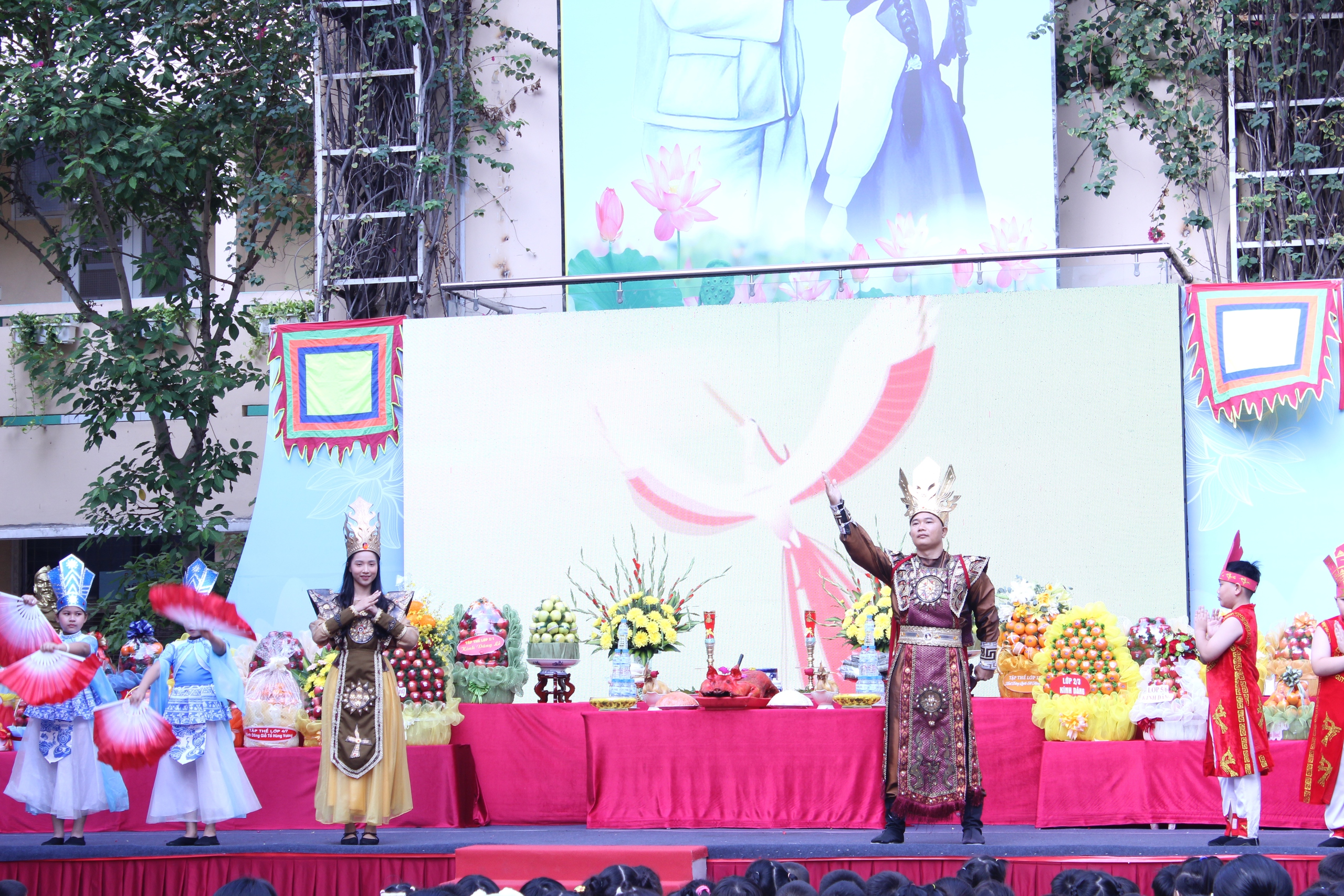 Bất ngờ với hoạt cảnh s&acirc;n khấu h&oacute;a lễ giỗ tổ H&ugrave;ng Vương tại TP.HCM - Ảnh 3.