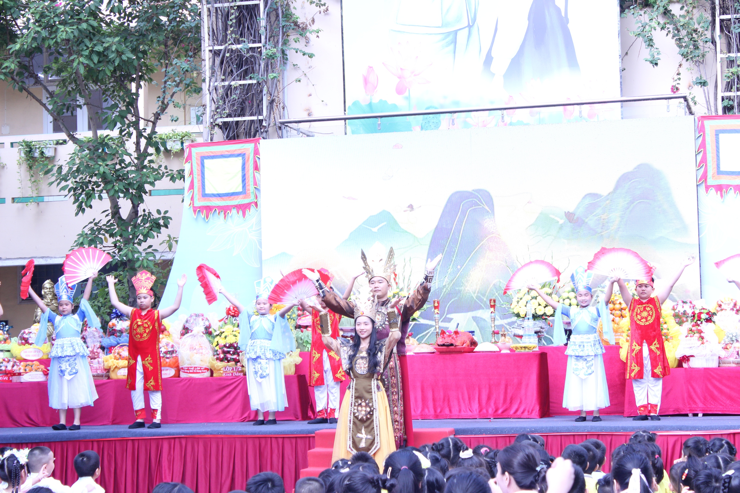 Bất ngờ với hoạt cảnh s&acirc;n khấu h&oacute;a lễ giỗ tổ H&ugrave;ng Vương tại TP.HCM - Ảnh 4.