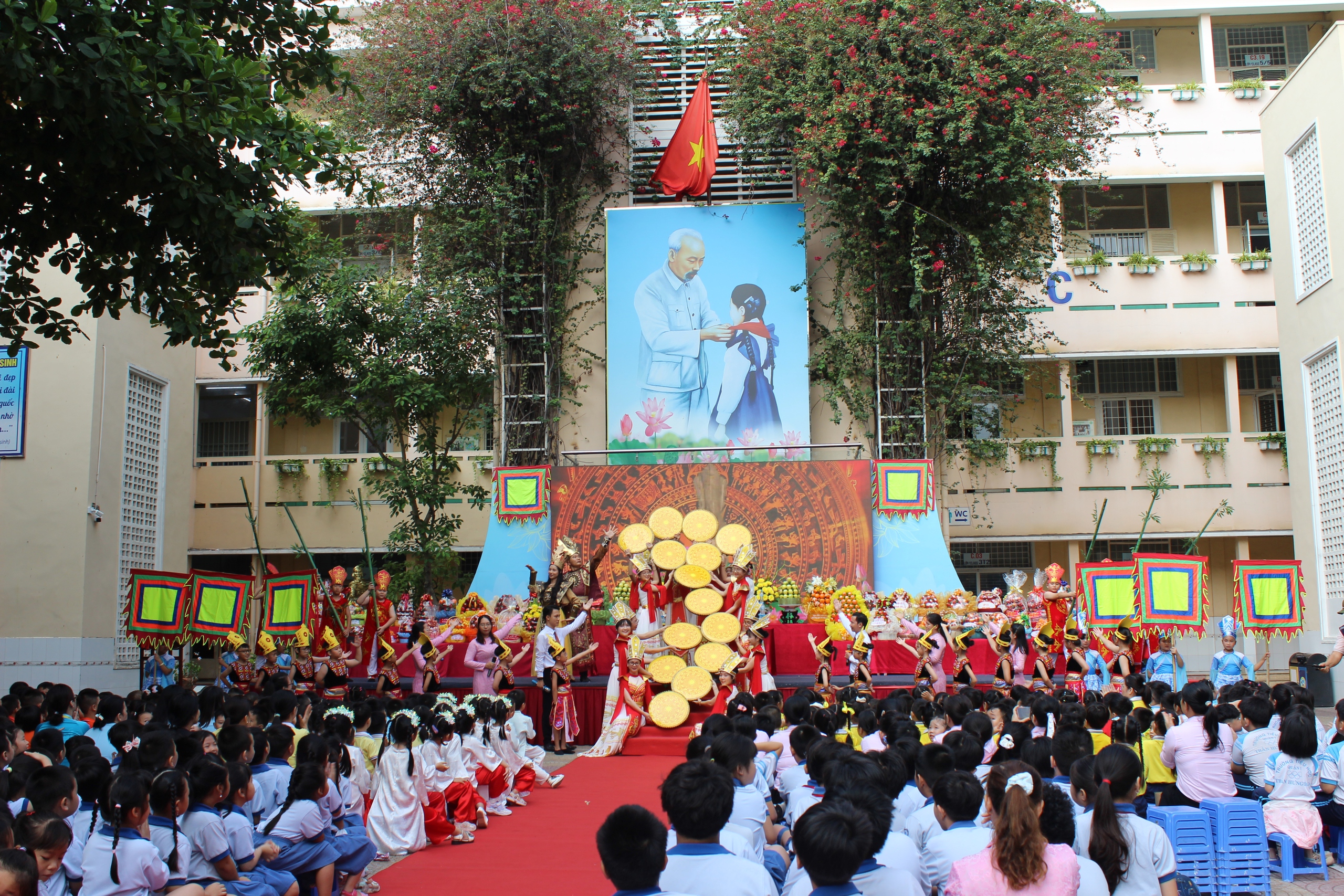 Bất ngờ với hoạt cảnh s&acirc;n khấu h&oacute;a lễ giỗ tổ H&ugrave;ng Vương tại TP.HCM - Ảnh 8.