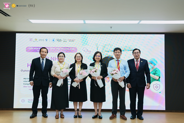 Chăm s&oacute;c sơ sinh lấy gia đ&igrave;nh l&agrave;m trung t&acirc;m:Liệu ph&aacute;p 'kỳ diệu' cho n&atilde;o bộ trẻ - Ảnh 1.