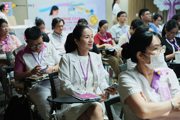 Chăm s&oacute;c sơ sinh lấy gia đ&igrave;nh l&agrave;m trung t&acirc;m:Liệu ph&aacute;p 'kỳ diệu' cho n&atilde;o bộ trẻ - Ảnh 3.