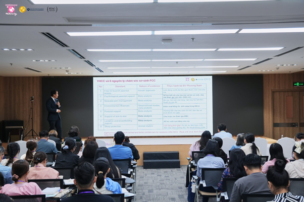 Chăm s&oacute;c sơ sinh lấy gia đ&igrave;nh l&agrave;m trung t&acirc;m:Liệu ph&aacute;p 'kỳ diệu' cho n&atilde;o bộ trẻ - Ảnh 4.