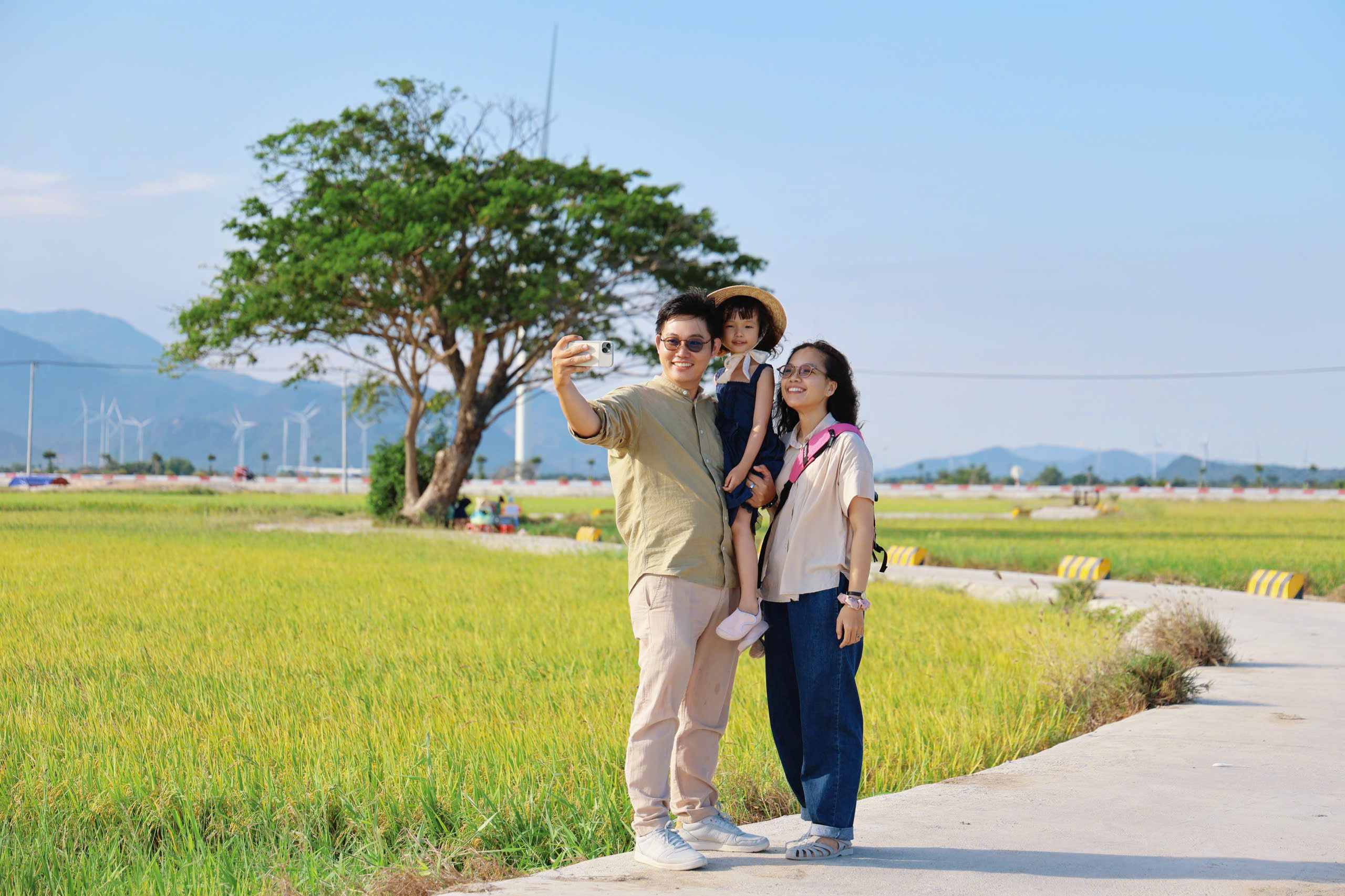 Cánh đồng điện gió đẹp như tranh vẽ tại Khánh Hòa - Ảnh 9.