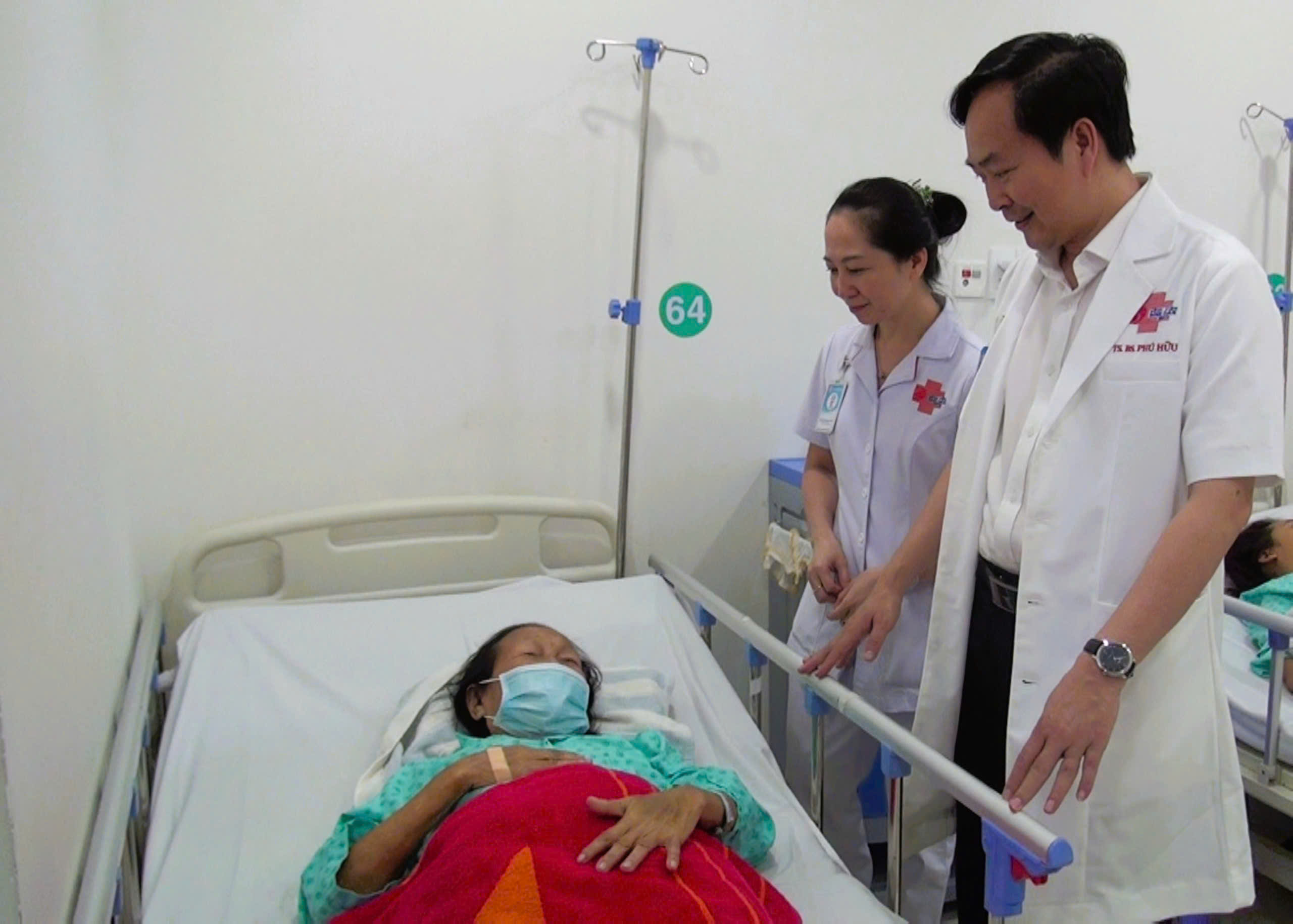 Chảy m&aacute;u ồ ạt ở ruột non, bệnh nh&acirc;n 82 tuổi được cứu sống ngoạn mục  - Ảnh 1.