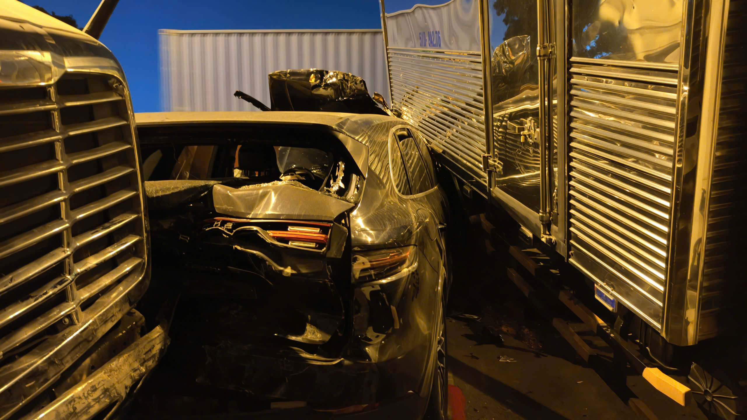 TP.HCM: 6 ô tô tông liên hoàn trên cầu Phú Mỹ- Ảnh 2.