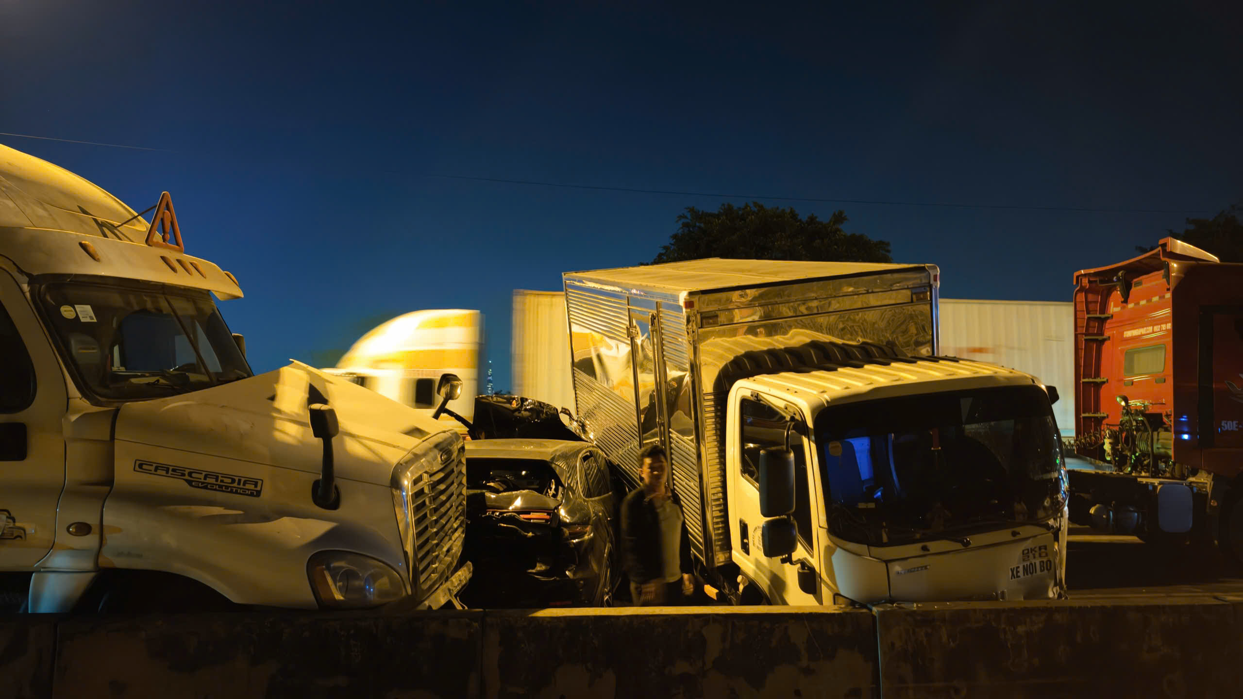 TP.HCM: 6 ô tô tông liên hoàn trên cầu Phú Mỹ- Ảnh 3.