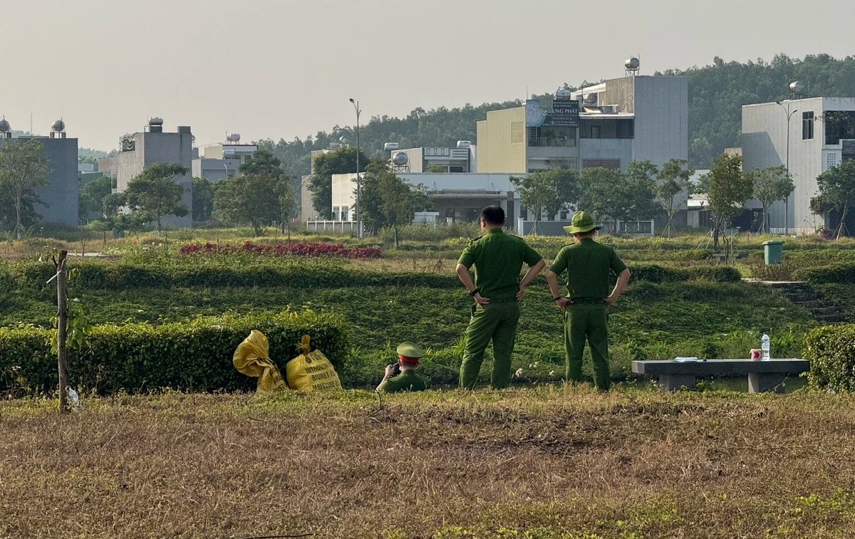 Phát hiện thi thể bé gái 15 tuổi dưới hồ sinh thái khu dân cư 577 - Ảnh 1.