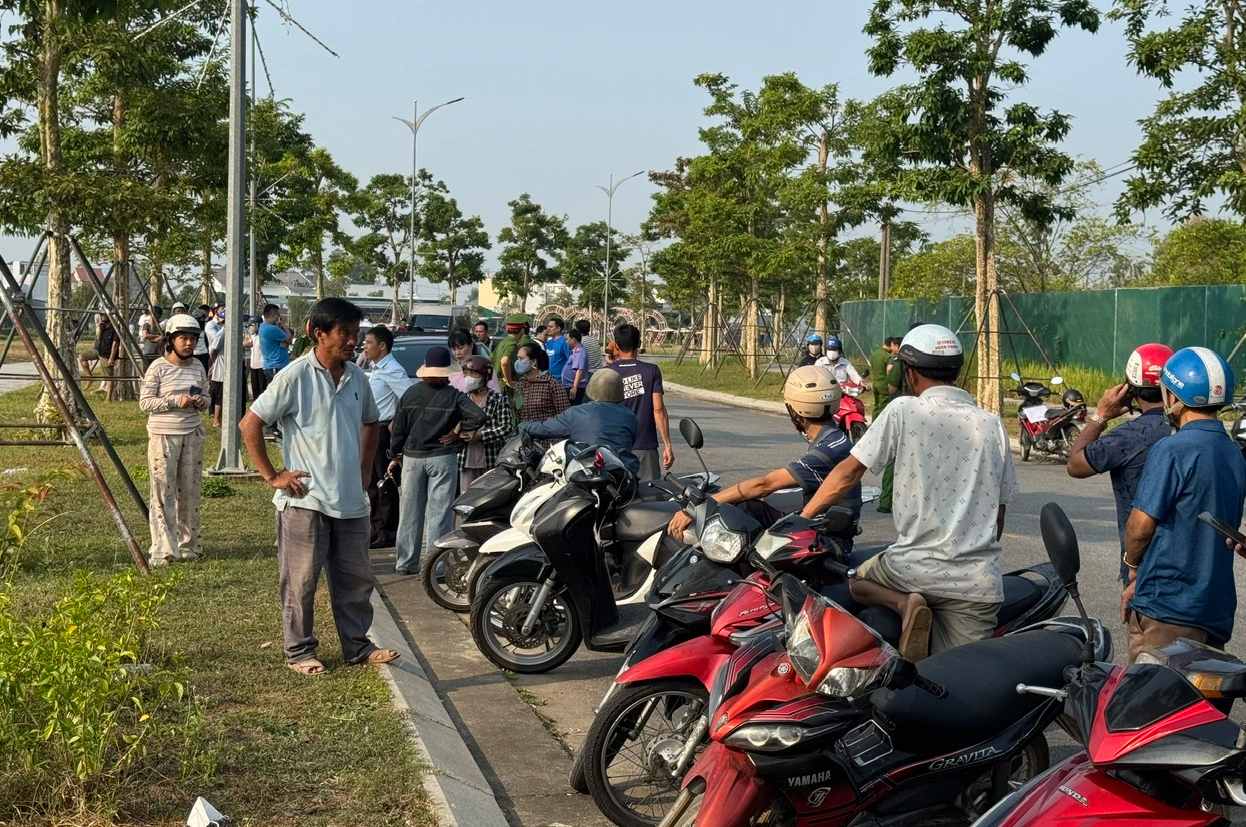 Phát hiện thi thể bé gái 15 tuổi dưới hồ sinh thái khu dân cư 577 - Ảnh 2.