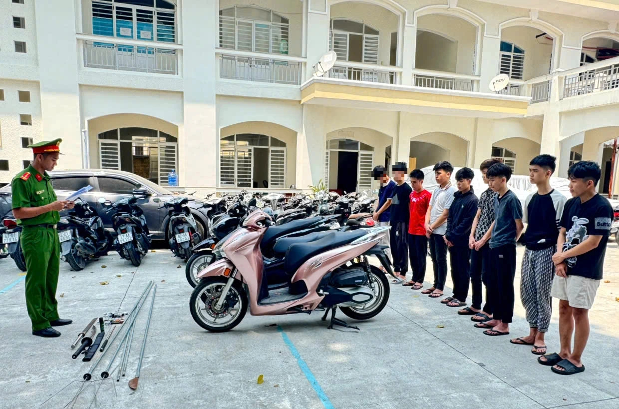 Đà Nẵng: Cầm súng truy đuổi nhau giữa đêm, 7 thiếu niên bị khởi tố - Ảnh 1.