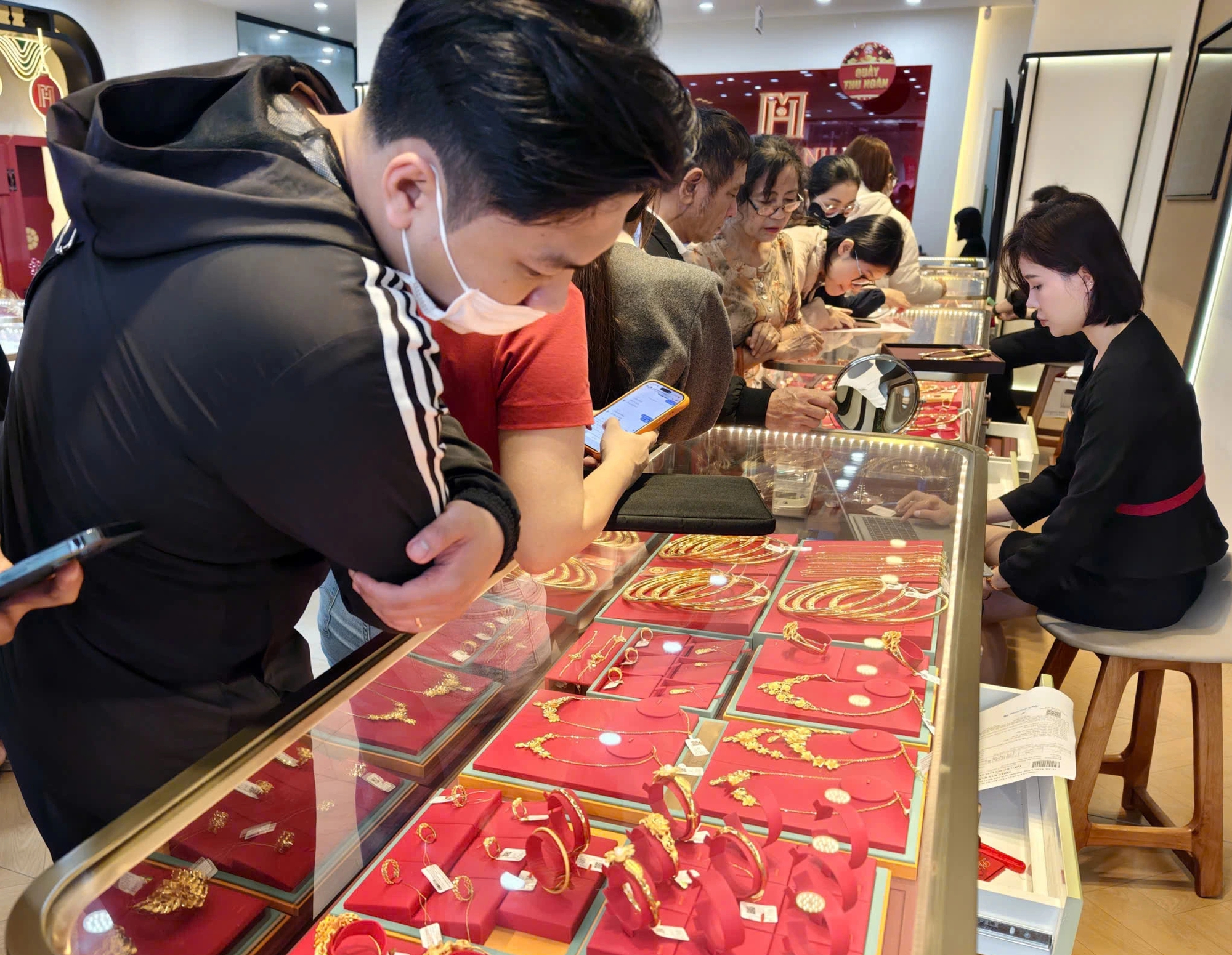 Lợi bất cập hại Khi cho doanh nghiệp vay vàng trong dân Năm 2026 - Ảnh 2.