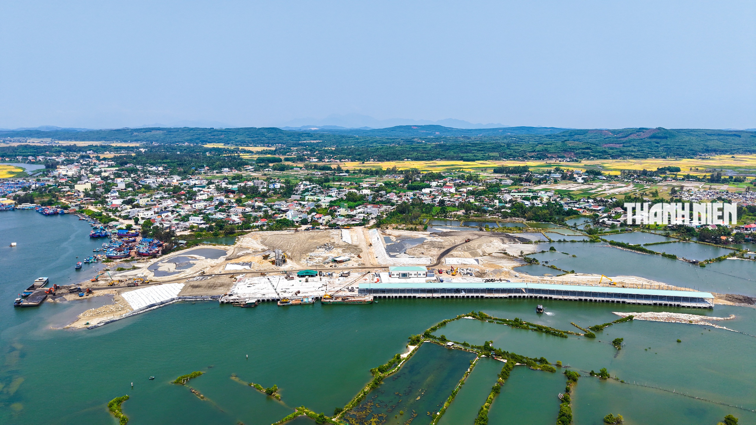 Cảng c&aacute; Tịnh H&ograve;a vướng mặt bằng: Nửa tiến độ bị 'n&iacute;u ch&acirc;n' - Ảnh 5.