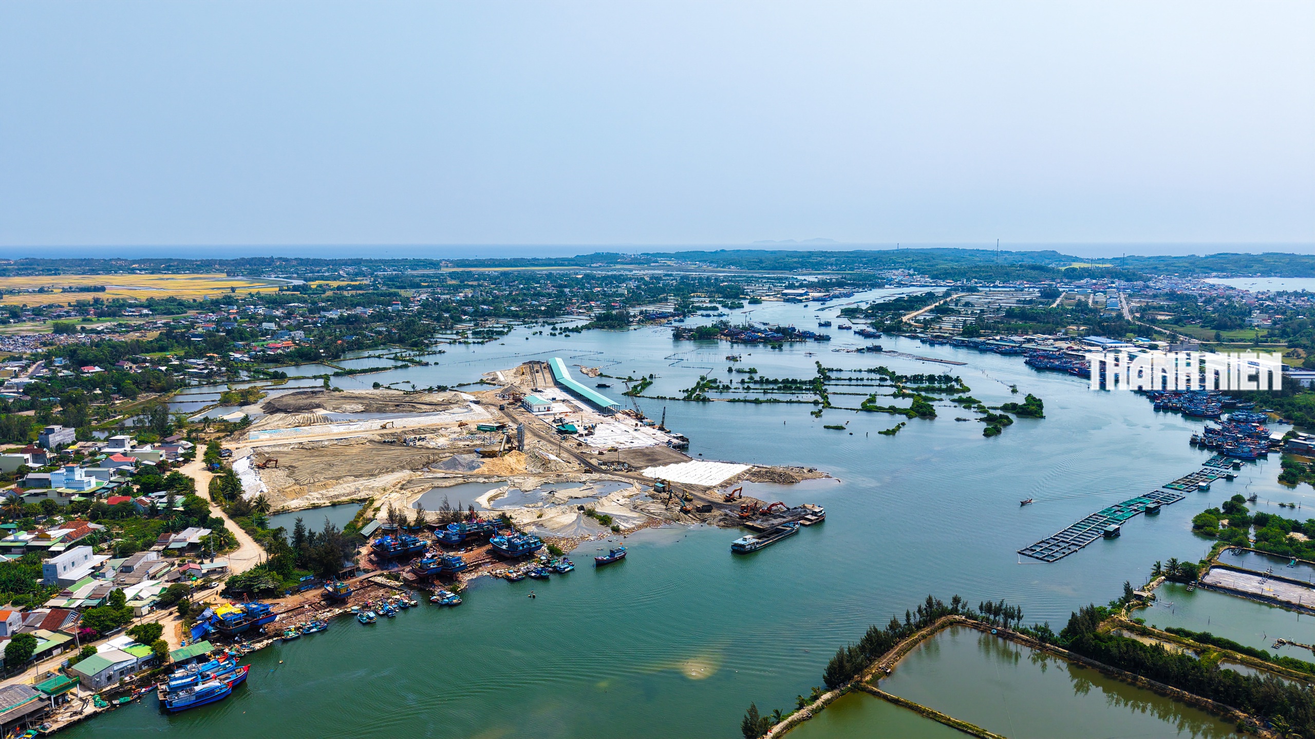 Cảng c&aacute; Tịnh H&ograve;a vướng mặt bằng: Nửa tiến độ bị 'n&iacute;u ch&acirc;n' - Ảnh 1.
