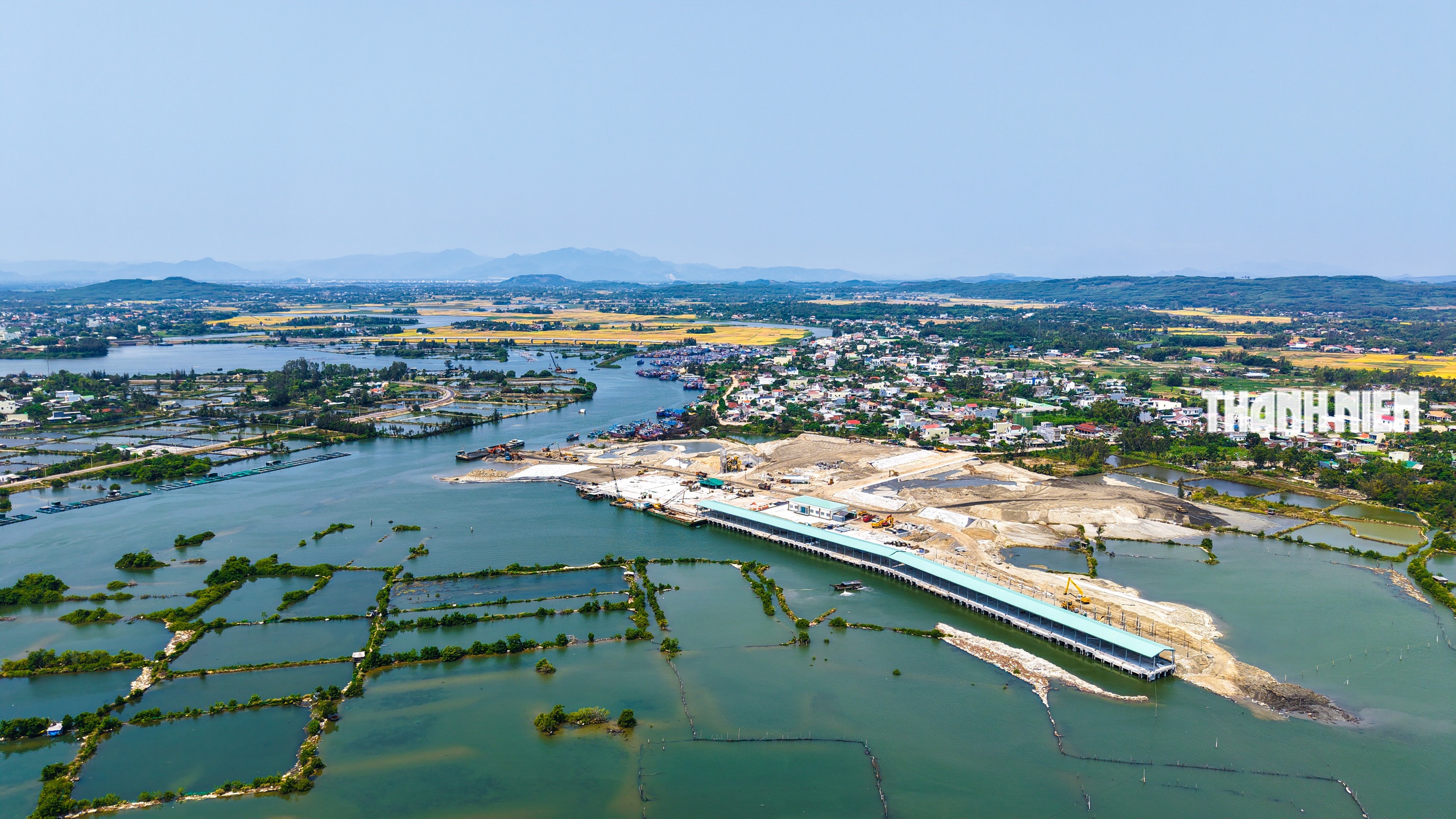 Cảng c&aacute; Tịnh H&ograve;a vướng mặt bằng: Nửa tiến độ bị 'n&iacute;u ch&acirc;n' - Ảnh 9.