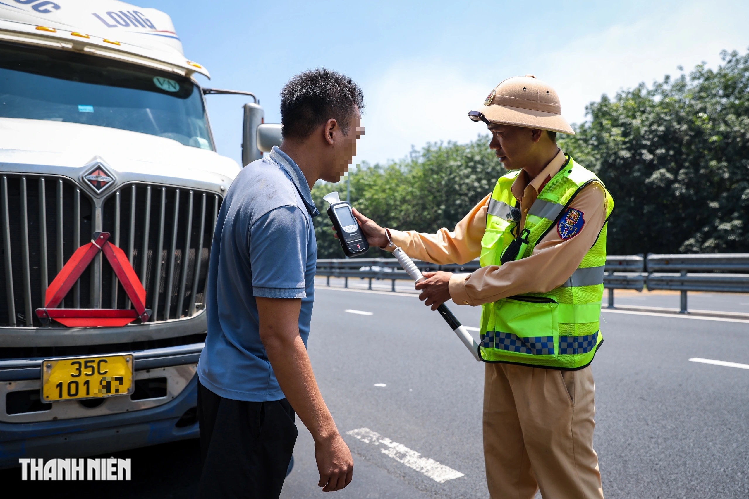 V&igrave; sao nhiều trường hợp vi phạm bị CSGT phạt hơn 100 triệu đồng? - Ảnh 2.