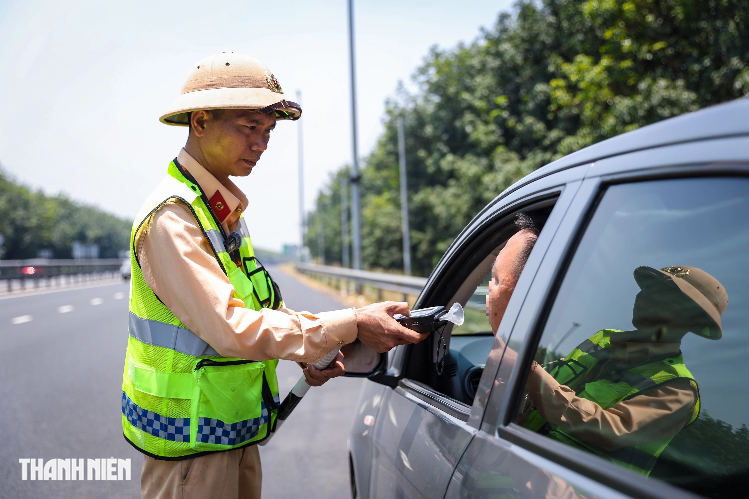 V&igrave; sao nhiều trường hợp vi phạm bị CSGT phạt hơn 100 triệu đồng? - Ảnh 1.