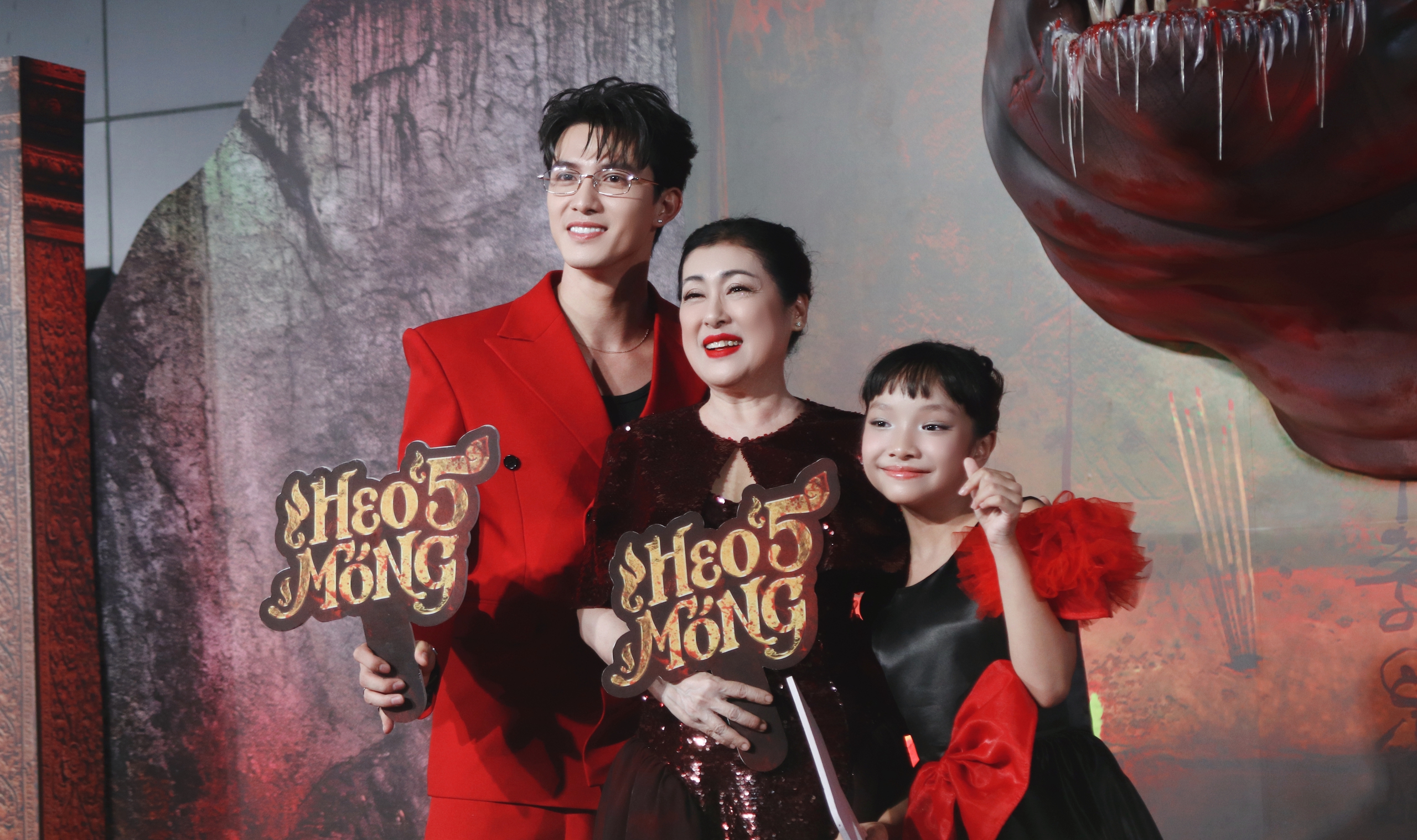 Kim Tuyến, Thi&ecirc;n An, Diệp Bảo Ngọc 'đọ sắc' tr&ecirc;n thảm đỏ - Ảnh 15.