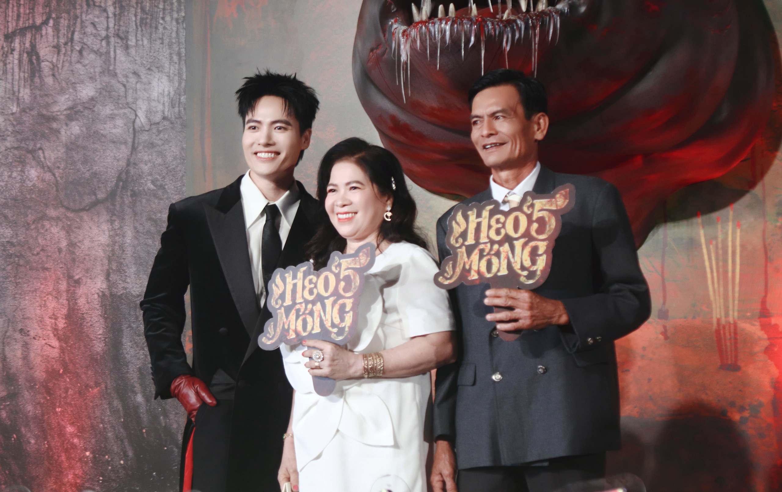 Kim Tuyến, Thi&ecirc;n An, Diệp Bảo Ngọc 'đọ sắc' tr&ecirc;n thảm đỏ - Ảnh 16.