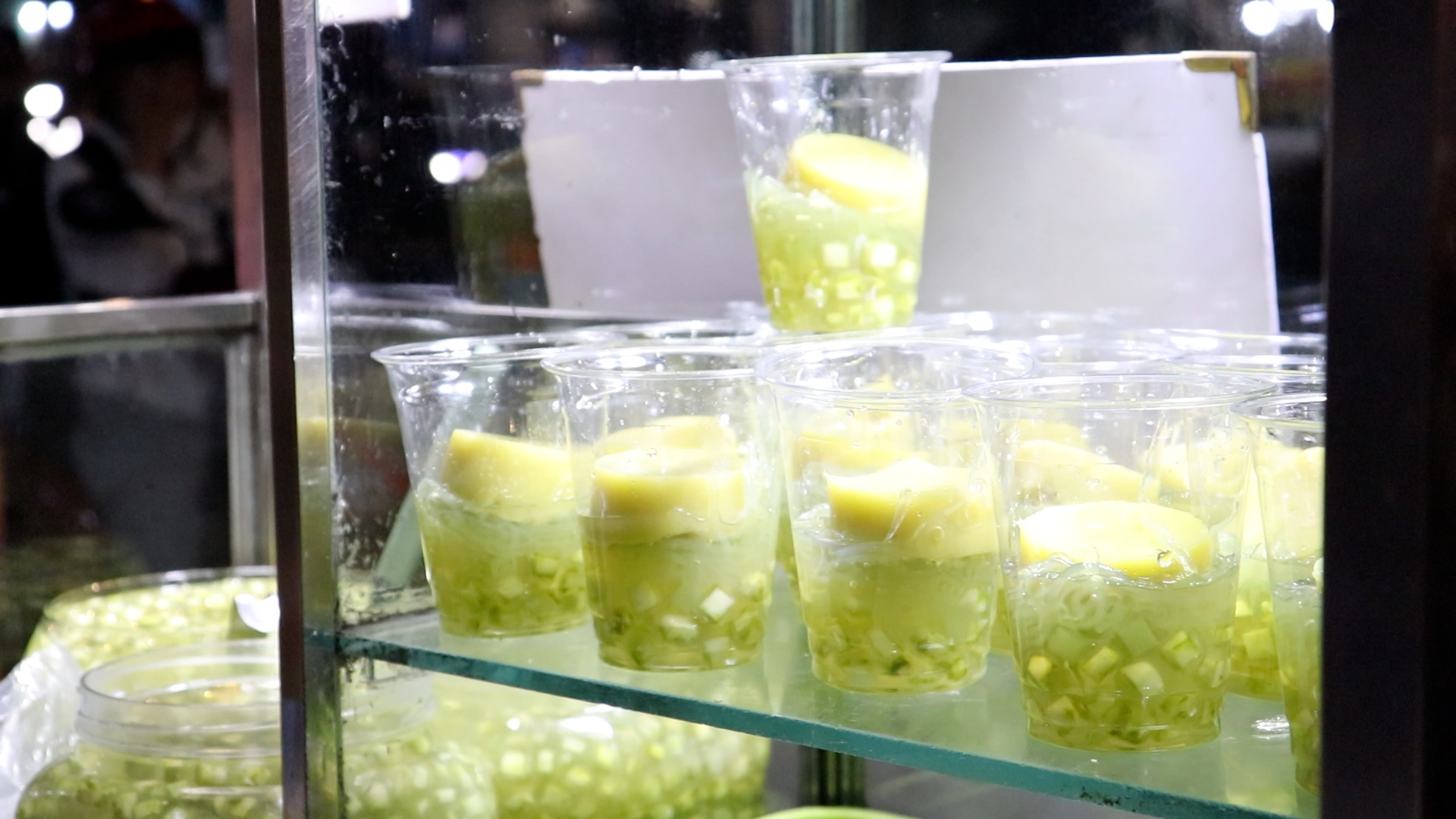 &lsquo;Sắc xanh&rsquo; giải nhiệt ng&agrave;y n&oacute;ng: Giải m&atilde; sức h&uacute;t của ly ch&egrave; thạch xanh - Ảnh 1.