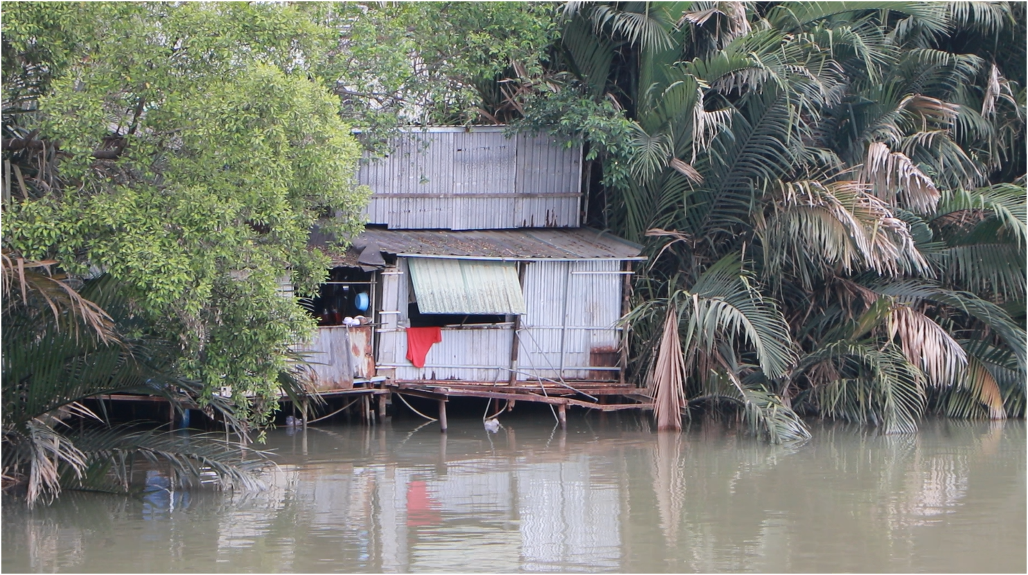 &Aacute;m ảnh nh&agrave; ch&ecirc;nh v&ecirc;nh b&ecirc;n m&eacute;p nước: M&ograve;n mỏi chờ lộ tr&igrave;nh di dời - Ảnh 3.