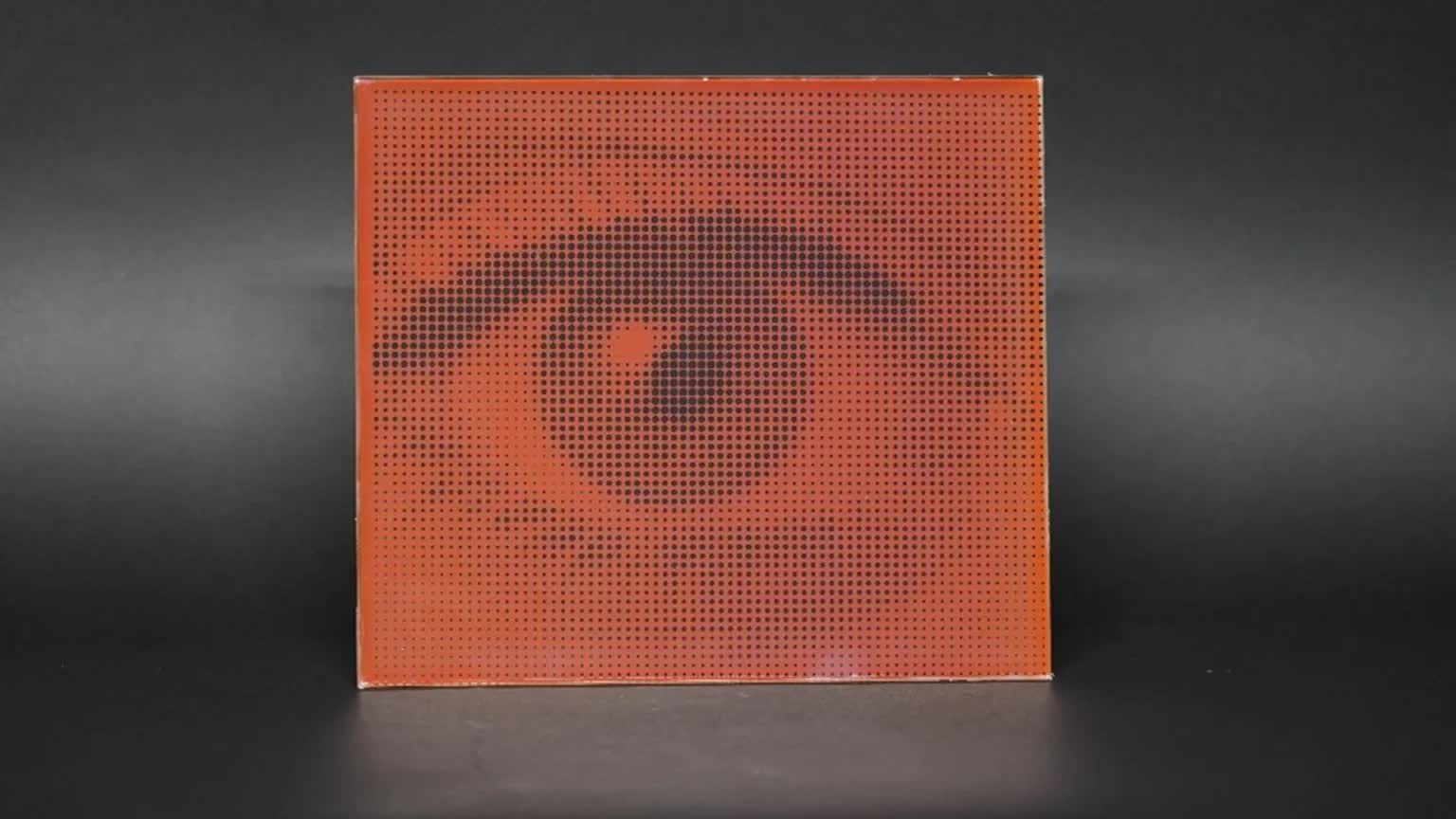 Lớp phủ đặc biệt biến pin mặt trời thành mái ngói đầy màu sắc - Ảnh 2.