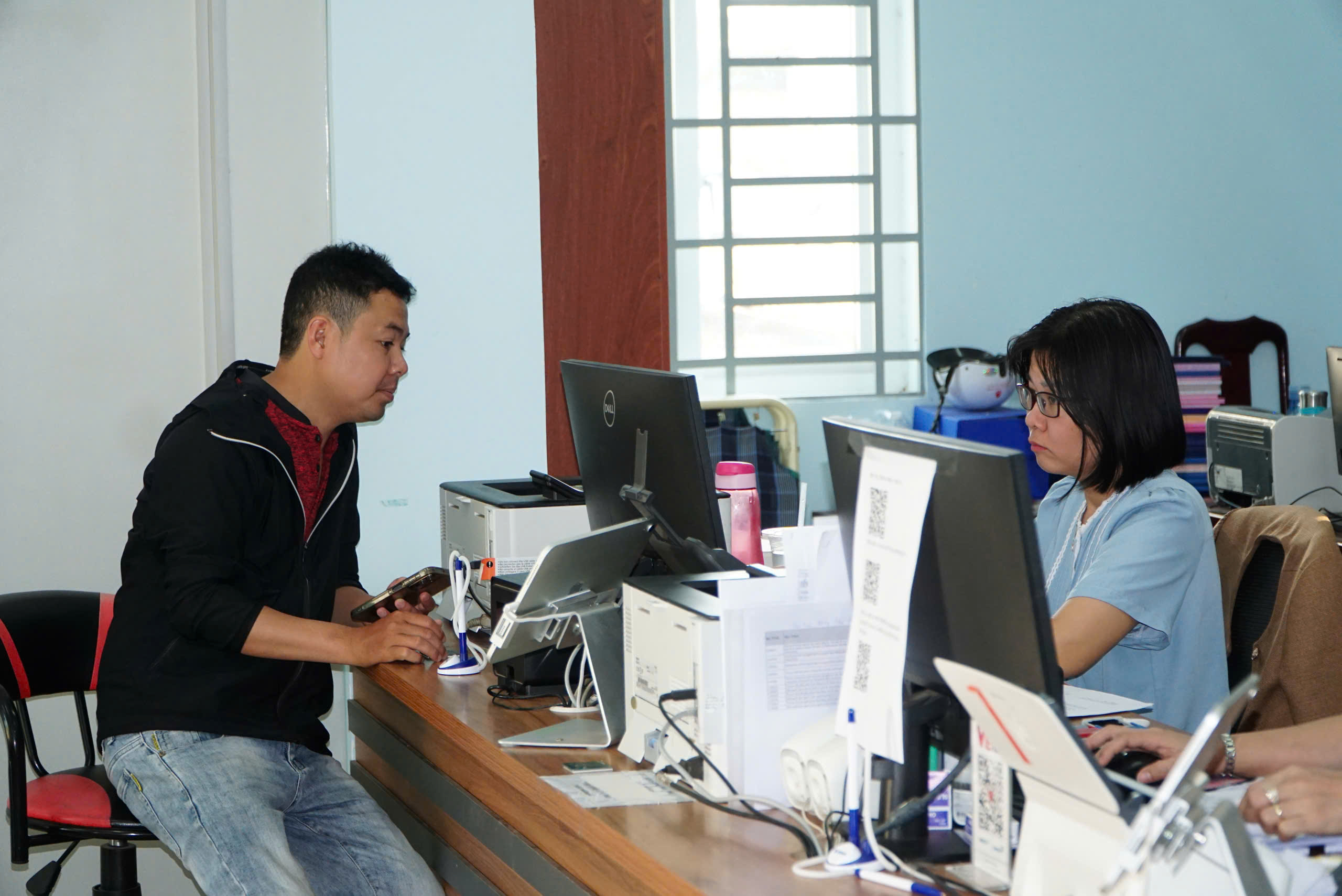 Đắk Lắk đề xuất điều chỉnh giờ làm việc hành chính từ ngày 1.5- Ảnh 1.