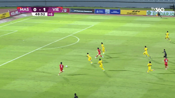 Cú sút chân trái đẳng cấp của Văn Dương nhân đôi cách biệt cho U.17 Việt Nam