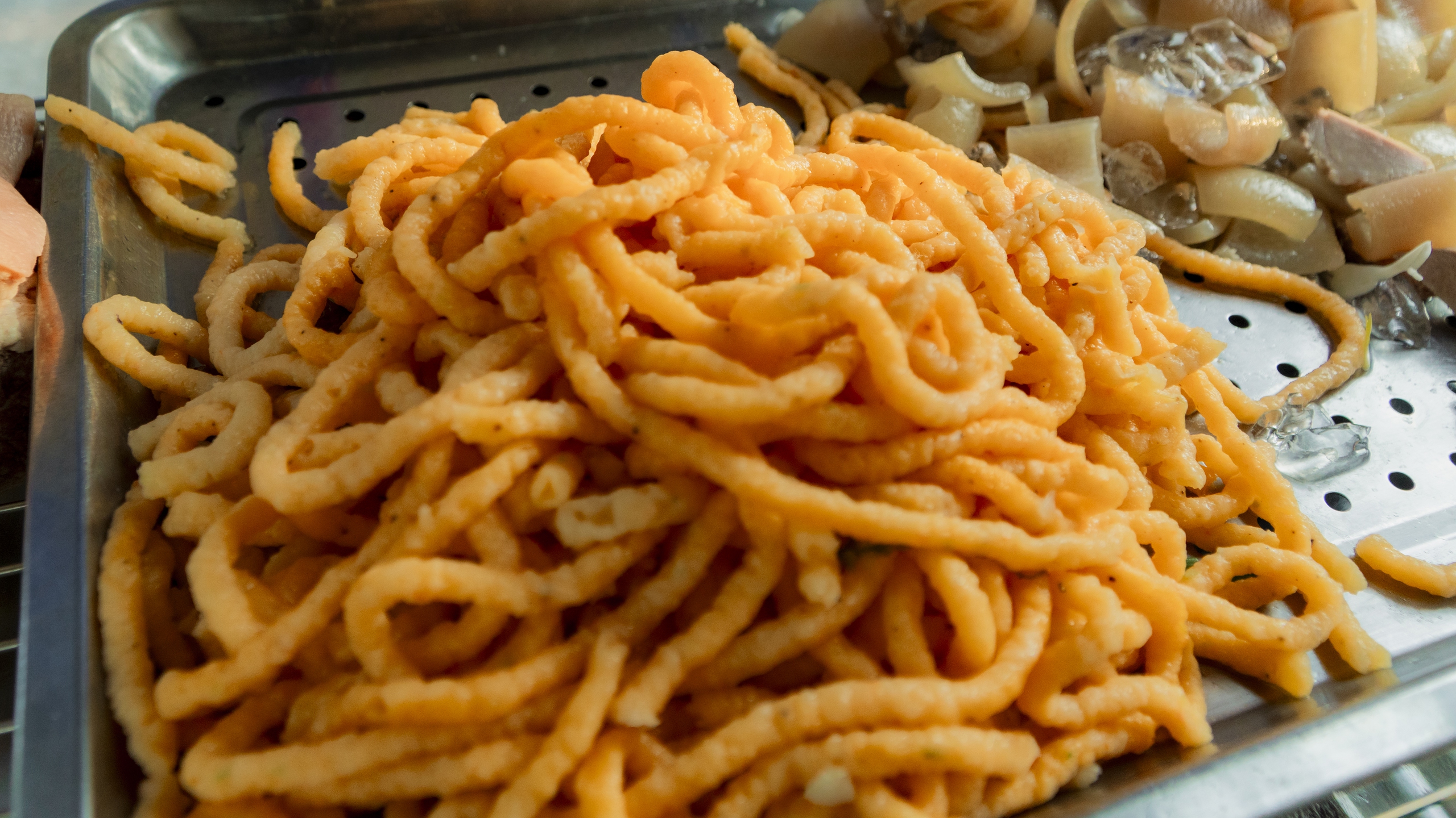 B&uacute;n su&ocirc;ng Vĩnh Long hơn nửa thế kỷ n&iacute;u ch&acirc;n thực kh&aacute;ch nhờ hương vị độc đ&aacute;o - Ảnh 2.