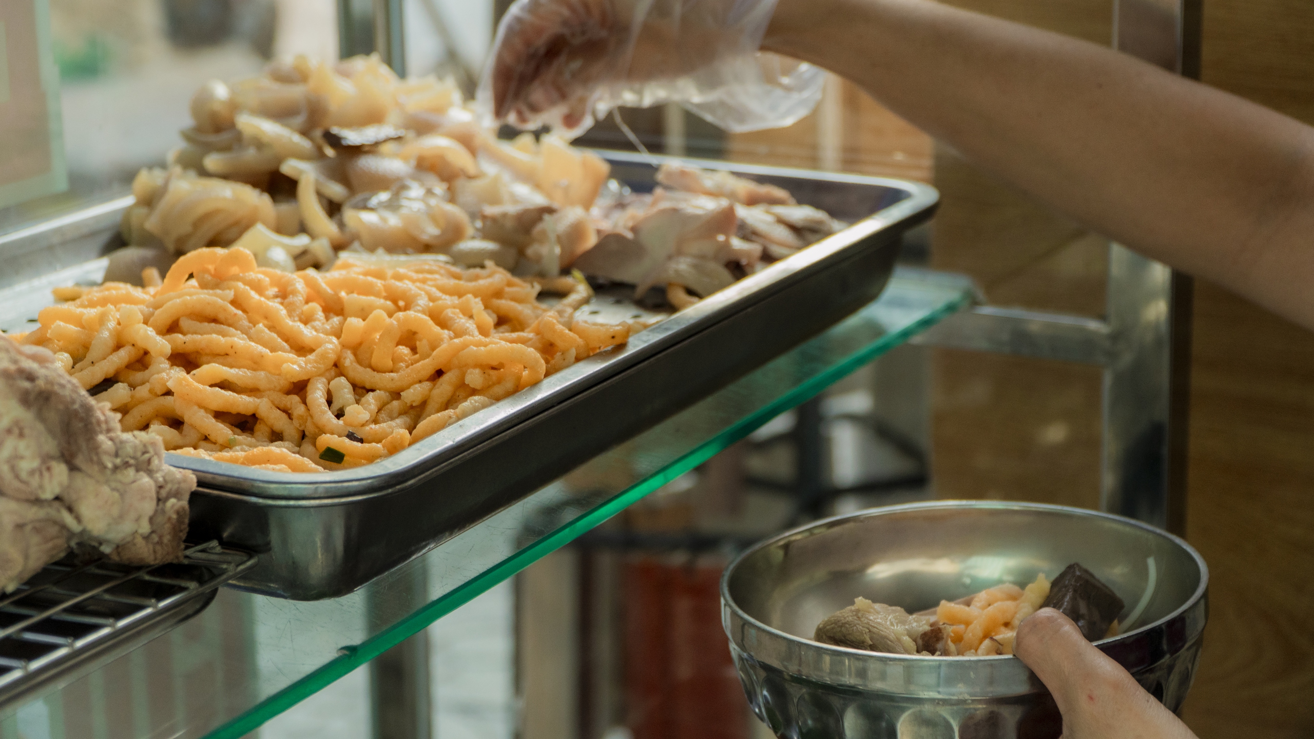 B&uacute;n su&ocirc;ng Vĩnh Long hơn nửa thế kỷ n&iacute;u ch&acirc;n thực kh&aacute;ch nhờ hương vị độc đ&aacute;o - Ảnh 3.