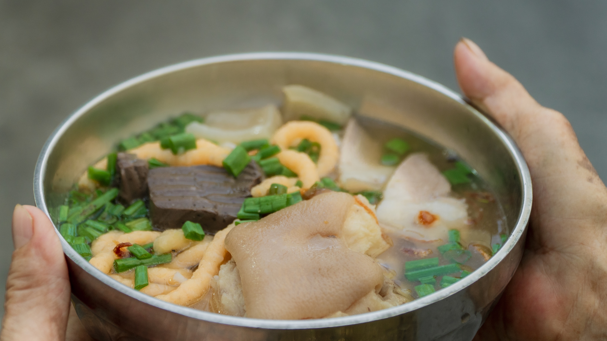 B&uacute;n su&ocirc;ng Vĩnh Long hơn nửa thế kỷ n&iacute;u ch&acirc;n thực kh&aacute;ch nhờ hương vị độc đ&aacute;o - Ảnh 5.